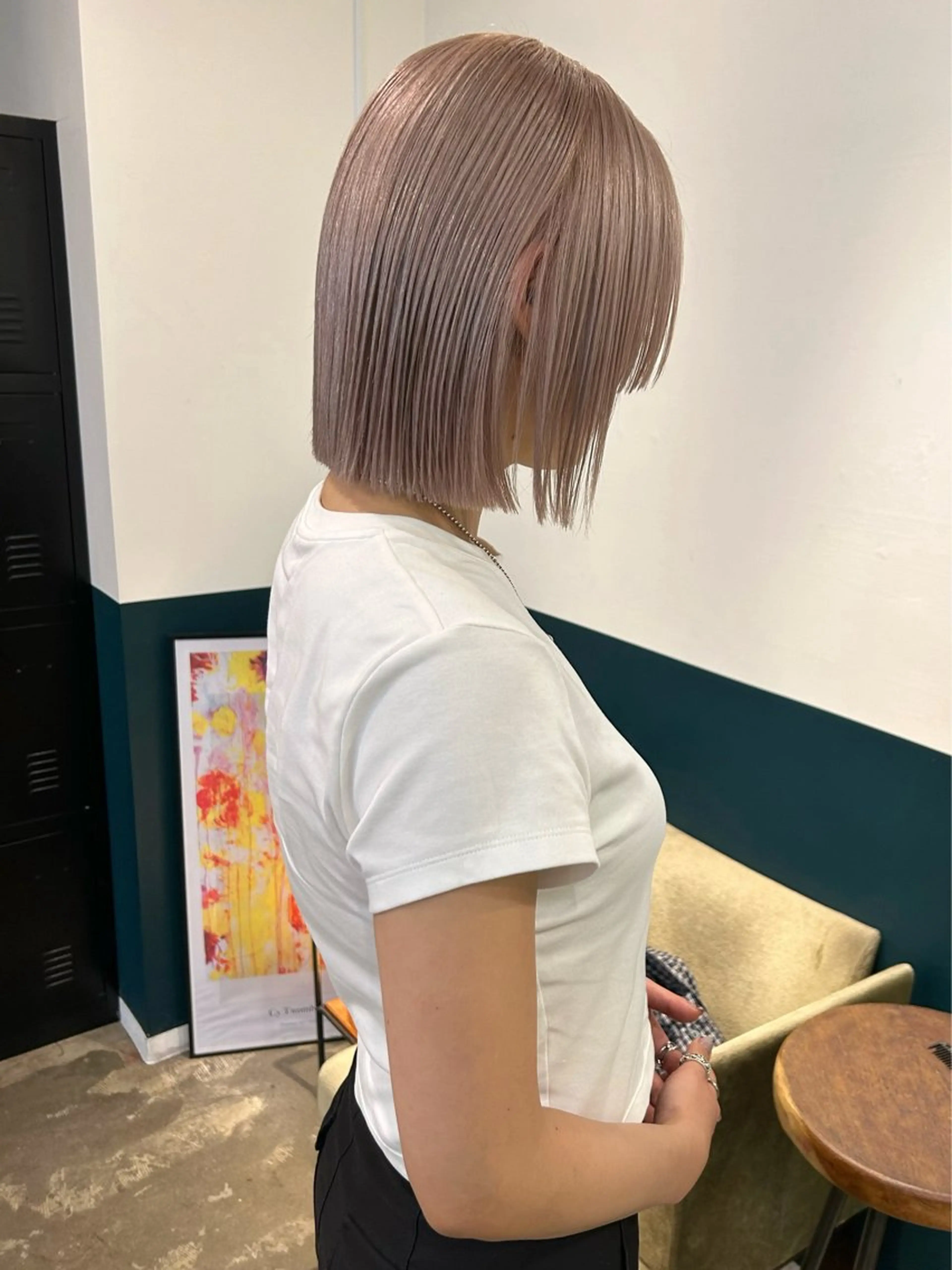 ショート カラー ベージュカラー ブリーチ ホワイトベージュ ボブ カット ヘアカラー カラーリスト菅野 竜矢🌈のヘアスタイル