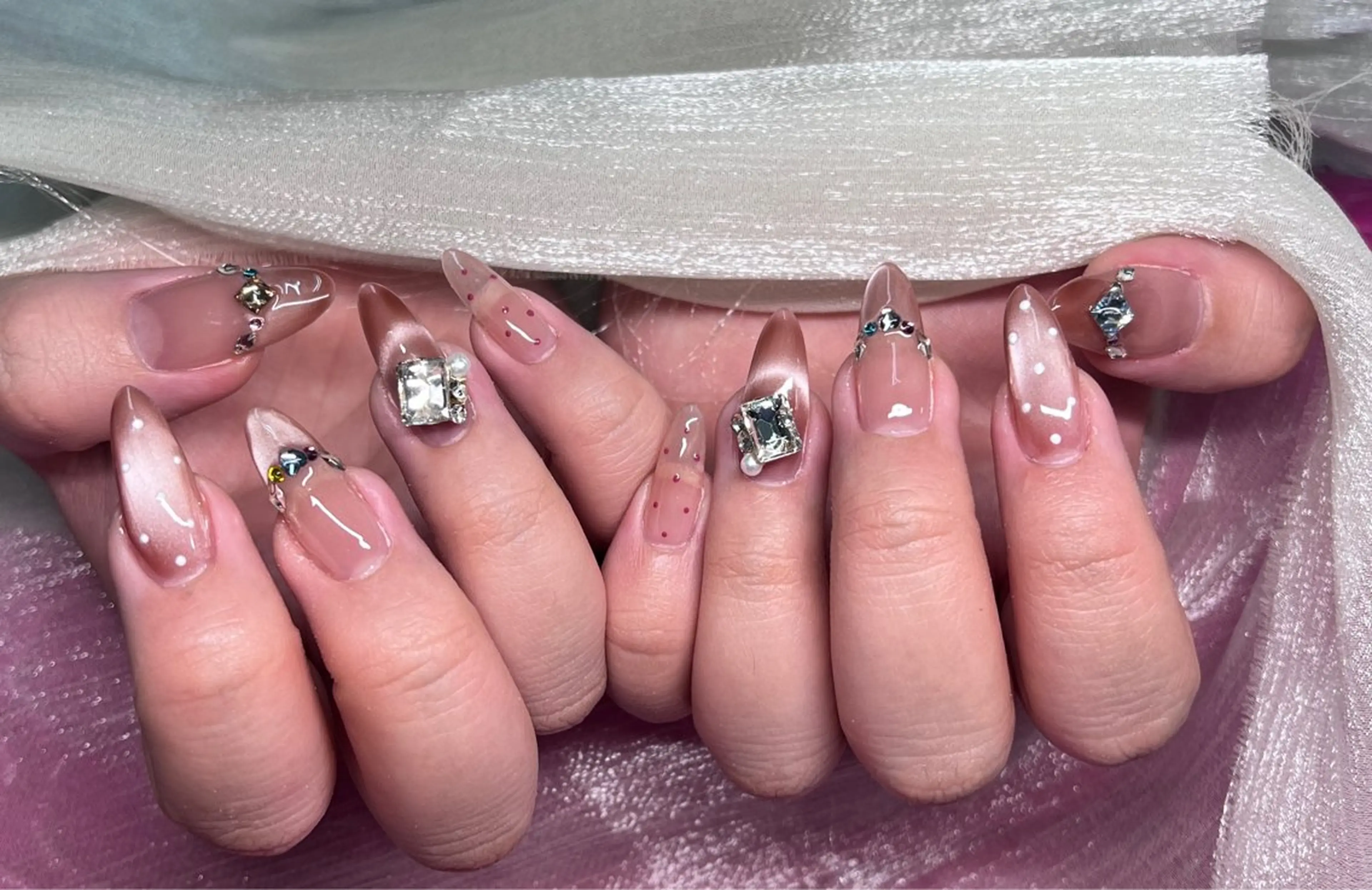 セミロング ハンドネイル ハンドケア 一其 サロンのネイルデザイン