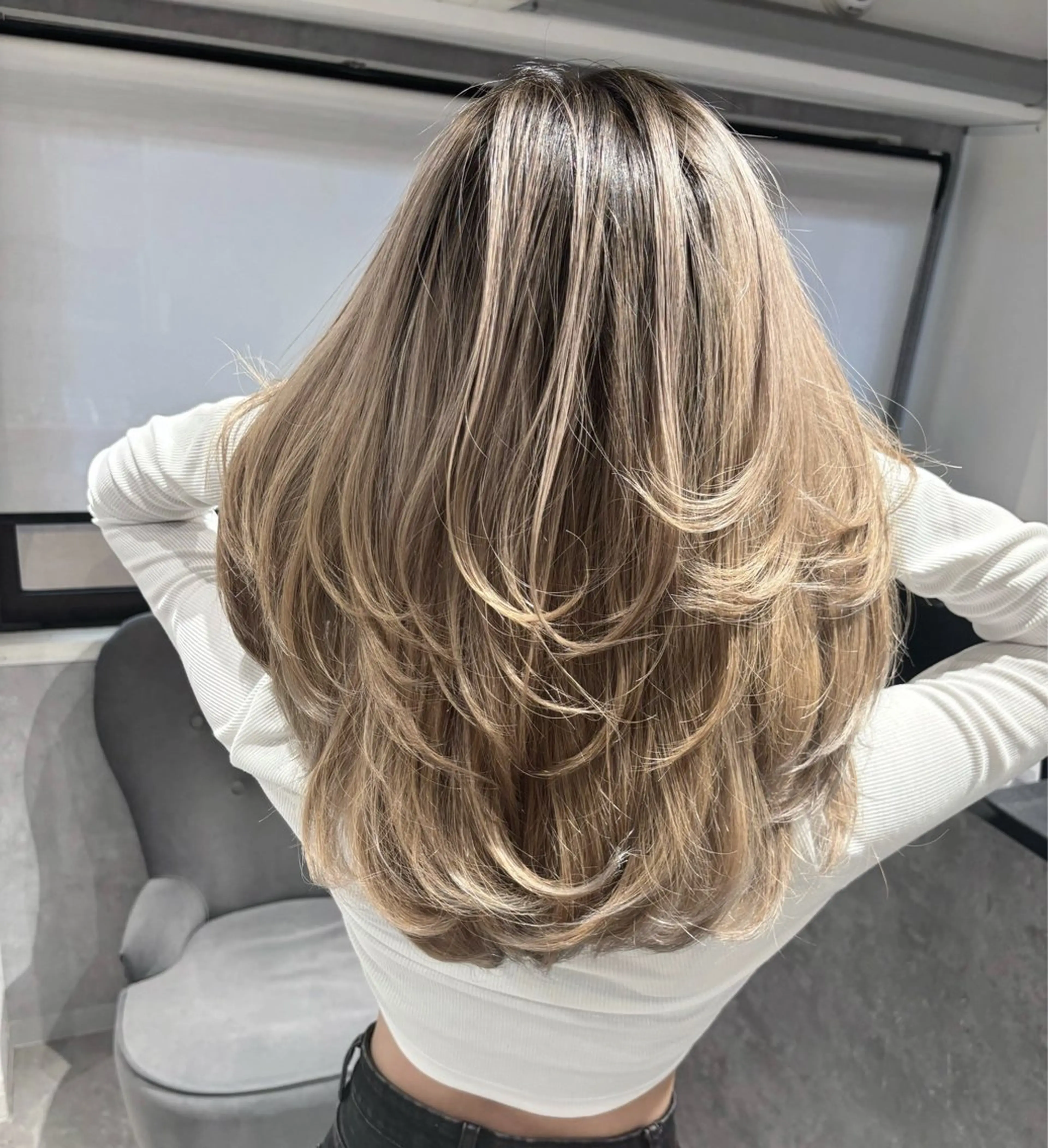 ロング レイヤーカット yosuke 梅田/バレイヤージュのヘアスタイル