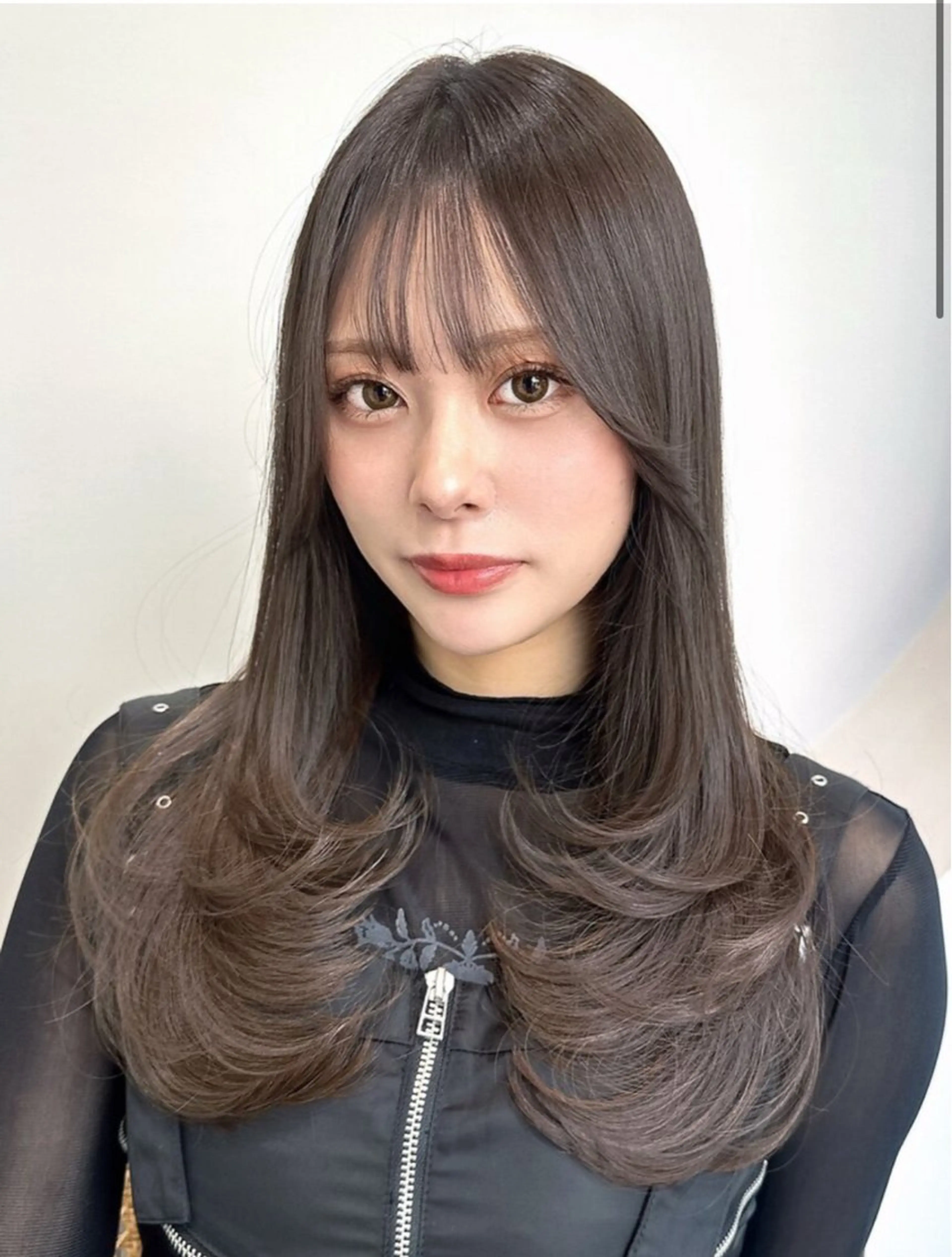 ロング カラー 伊藤 優里のヘアスタイル