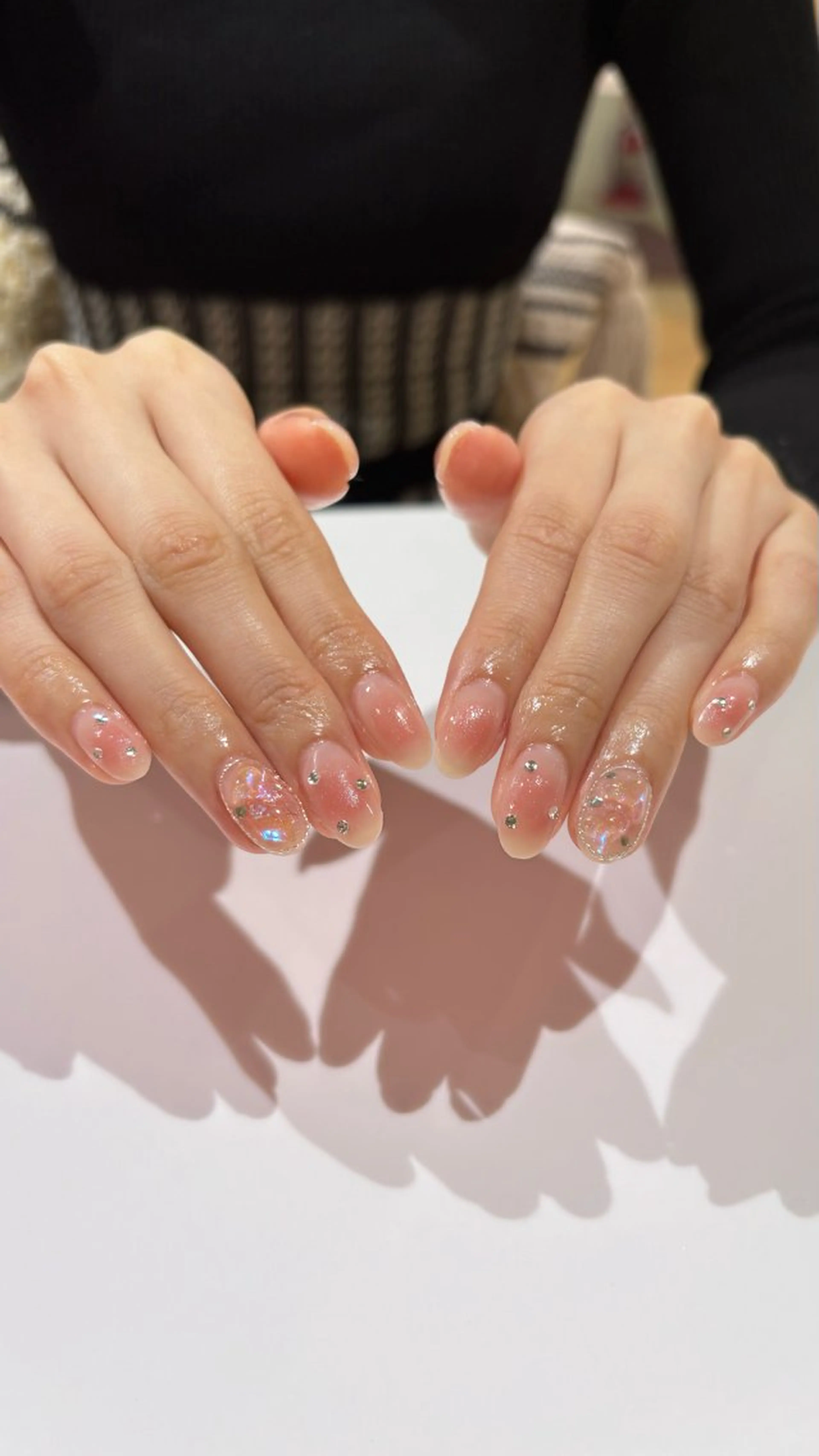 ネイル フレンチネイル ジェルネイル マグネットネイル ニュアンスネイル パラジェル ハンドネイル 🤍 YUI 🤍のネイルデザイン