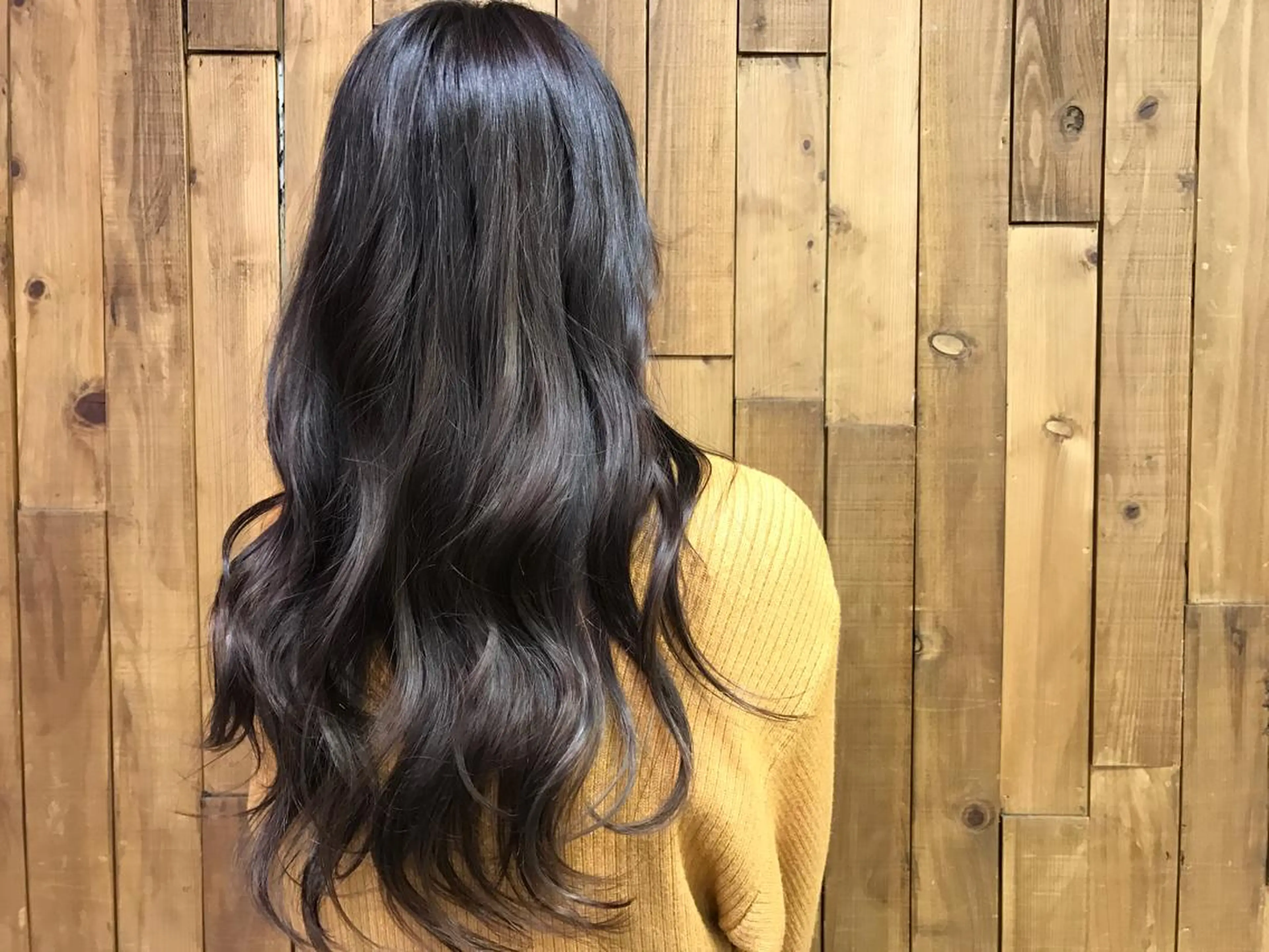 ミディアム セミロング ロング カラー ダークグレー ダークグレージュ グレージュ にった みずきのヘアスタイル