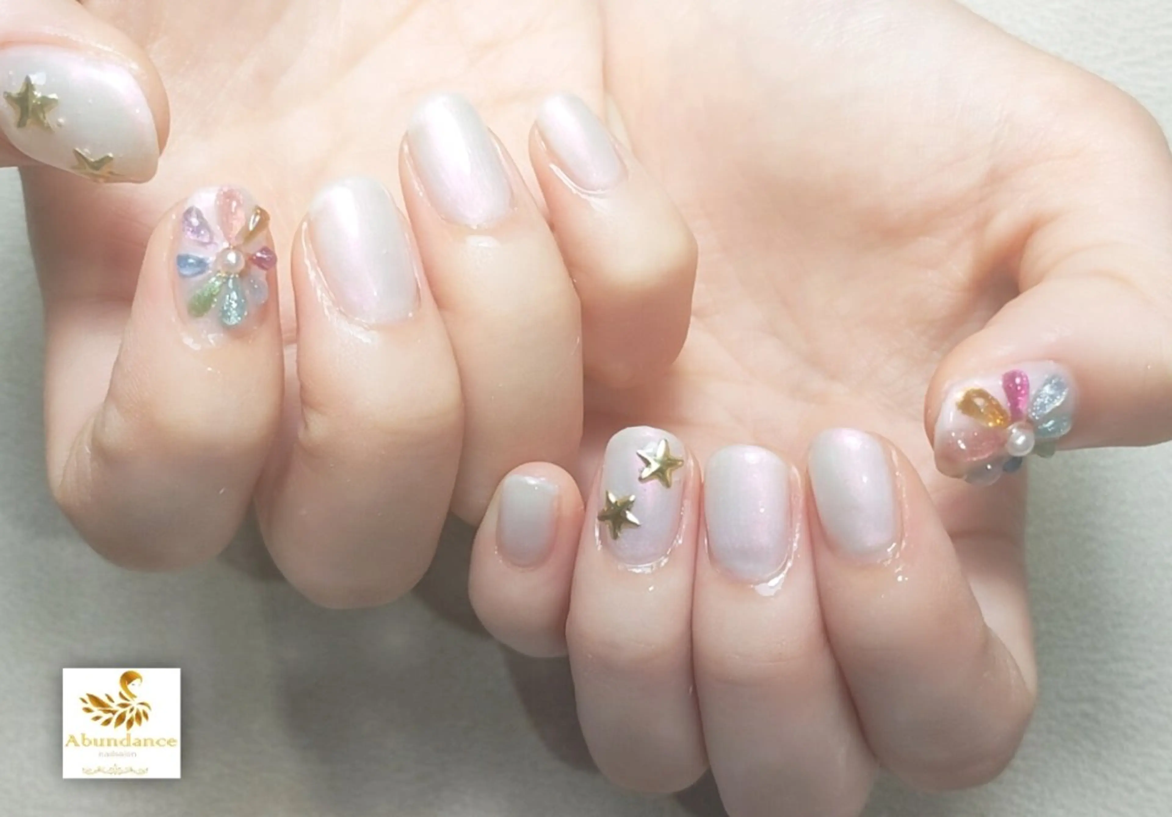 ショート ネイル ぷっくりネイル ハンドネイル 完全予約制個室サロン Abundancesのネイルデザイン