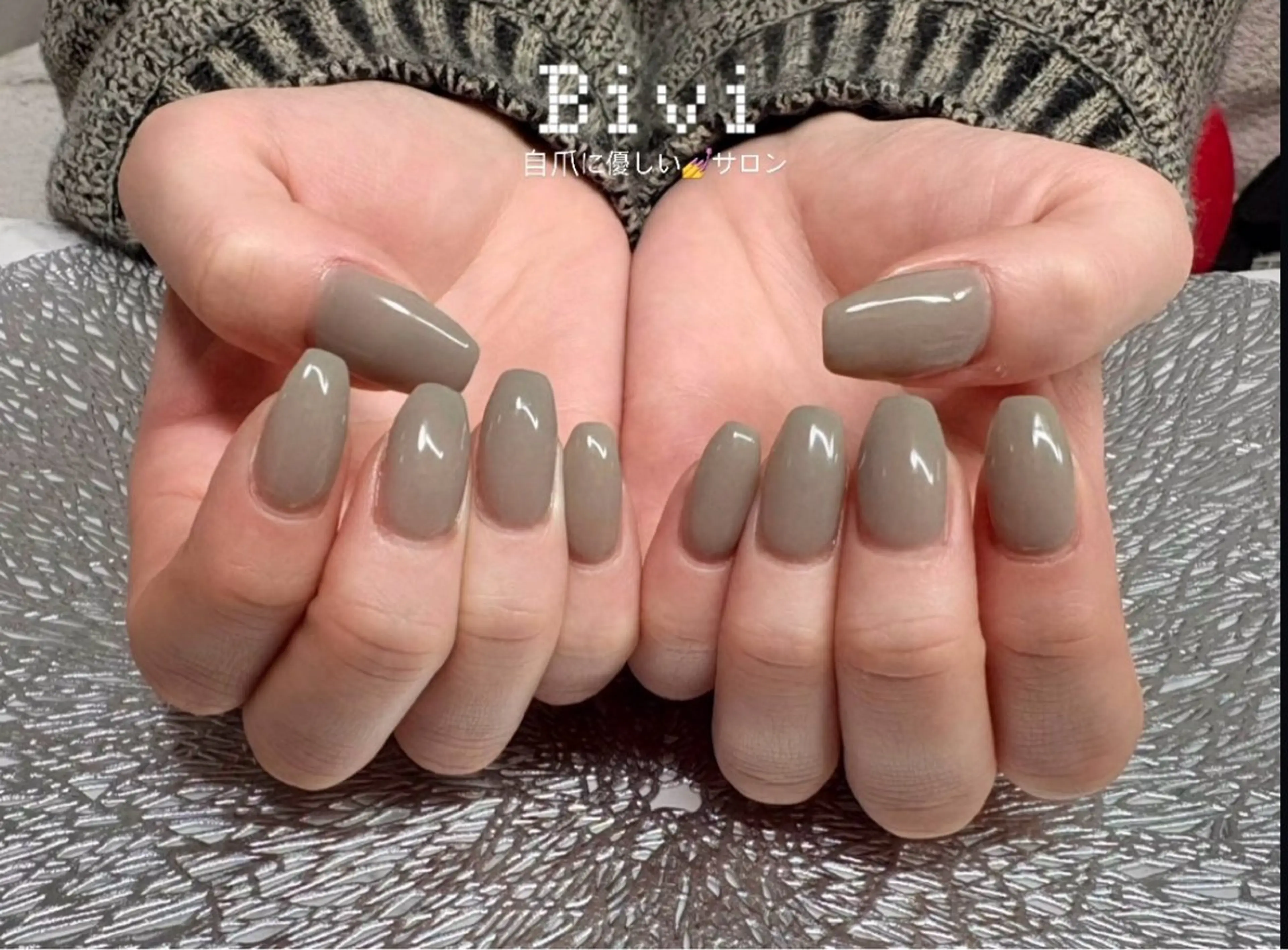 ネイル アートネイル ラメ(グリッター) 持ち込み ワンホンネイル 冬ネイル ハンドネイル ハンドケア ♡Bivi♡自爪に 優しいネイルサロンのネイルデザイン