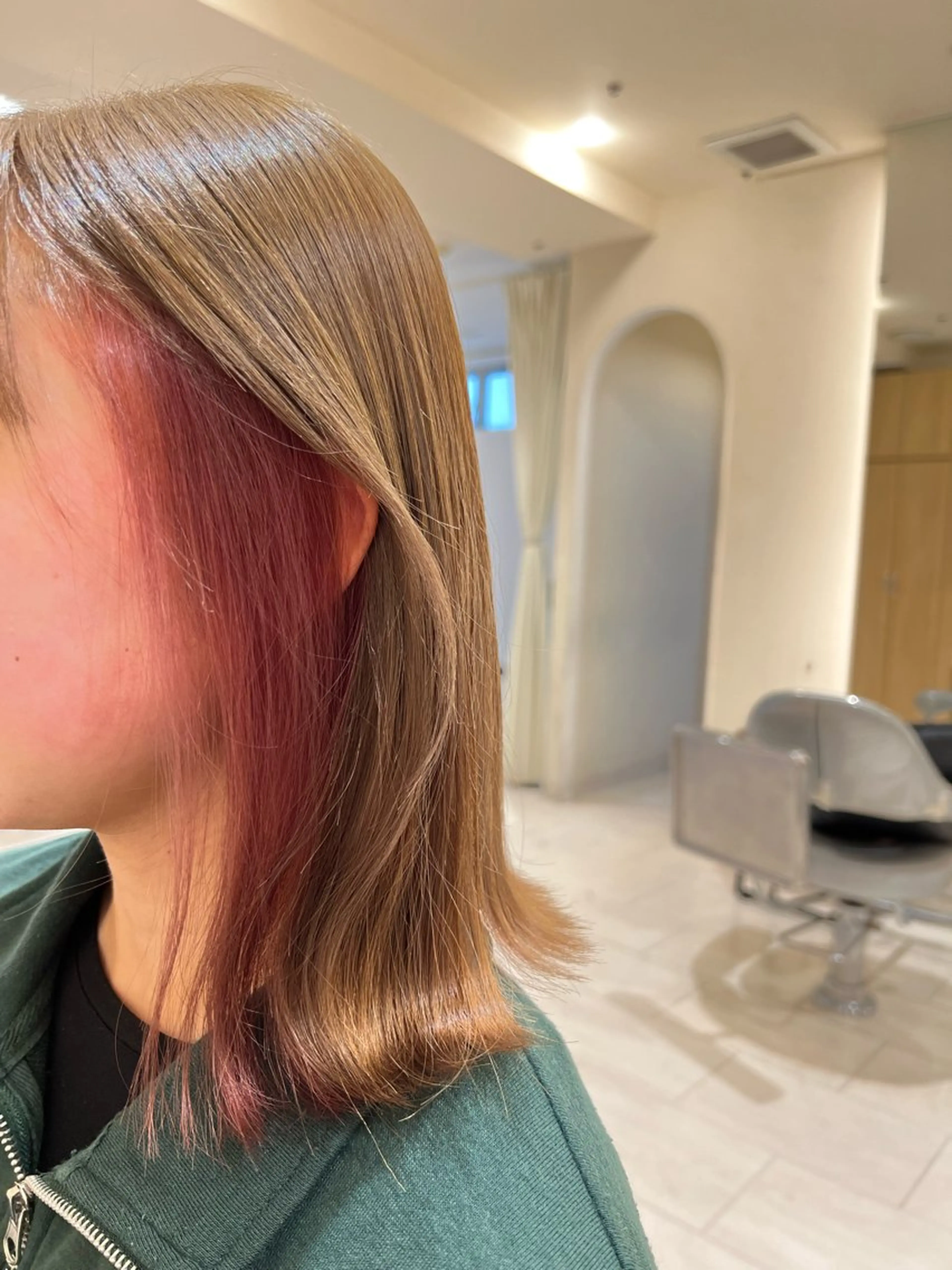 カラー デザインカラー 久永 菫のヘアスタイル