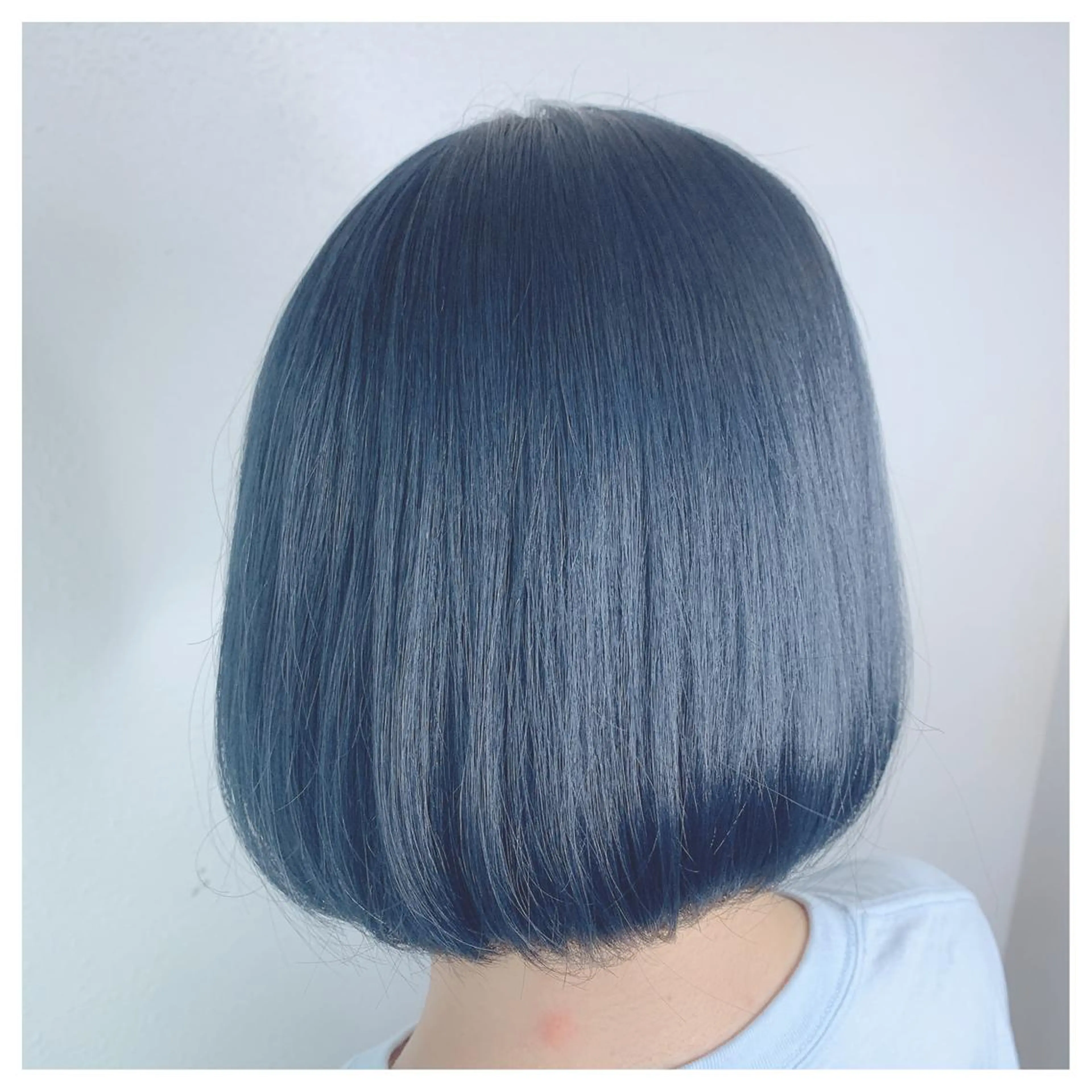 ショート カラー ブルーカラー ネイビーカラー ヘアカラー 似合わせ/ブリーチ カラー.岡田友仁のヘアスタイル