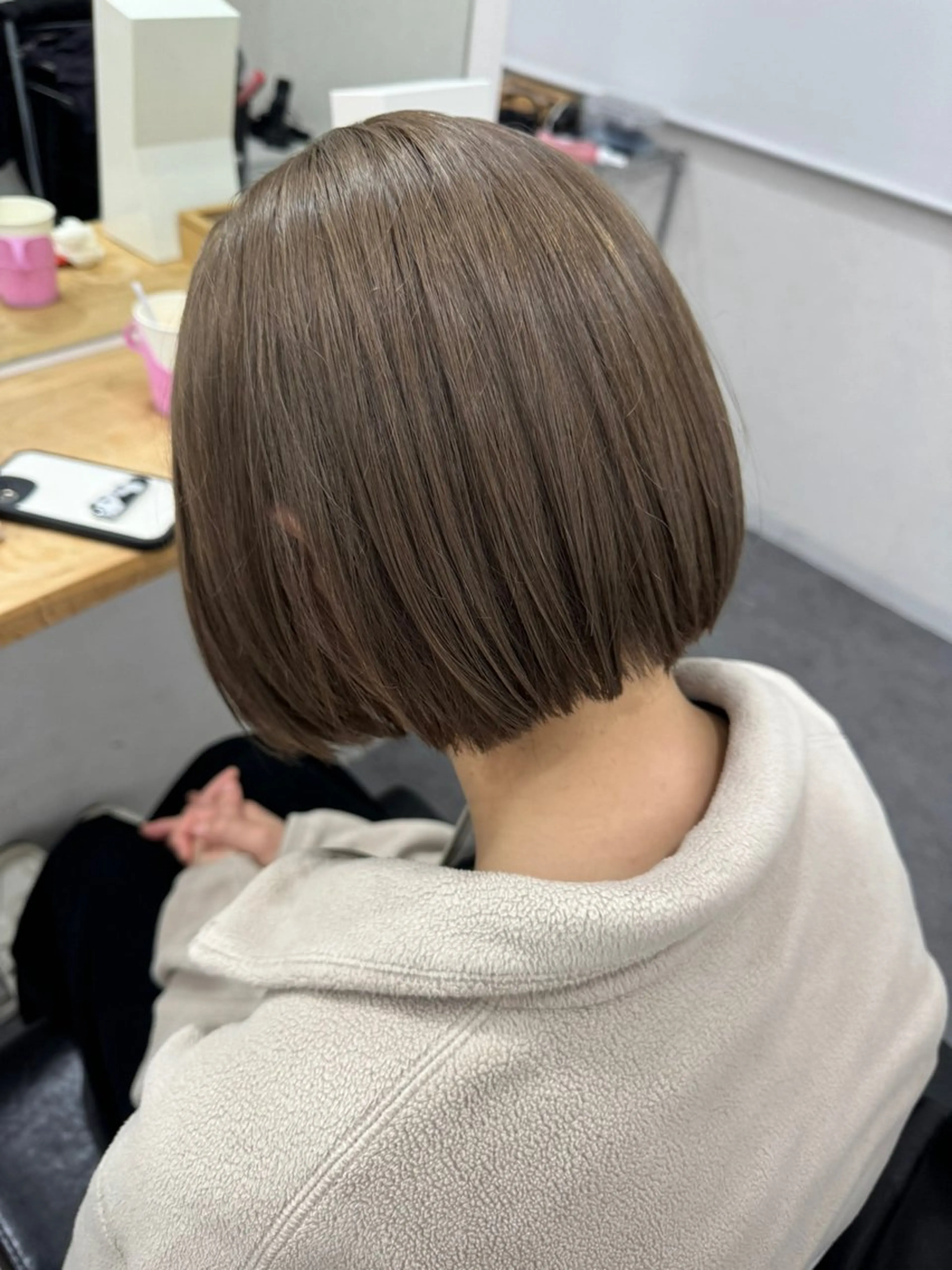 ショート カラー 切りっぱなしボブ ベージュカラー ブリーチ 透明感カラー オリーブベージュ カット ヘアカラー トリートメント LS HAIR所属・石井 大空のヘアスタイル