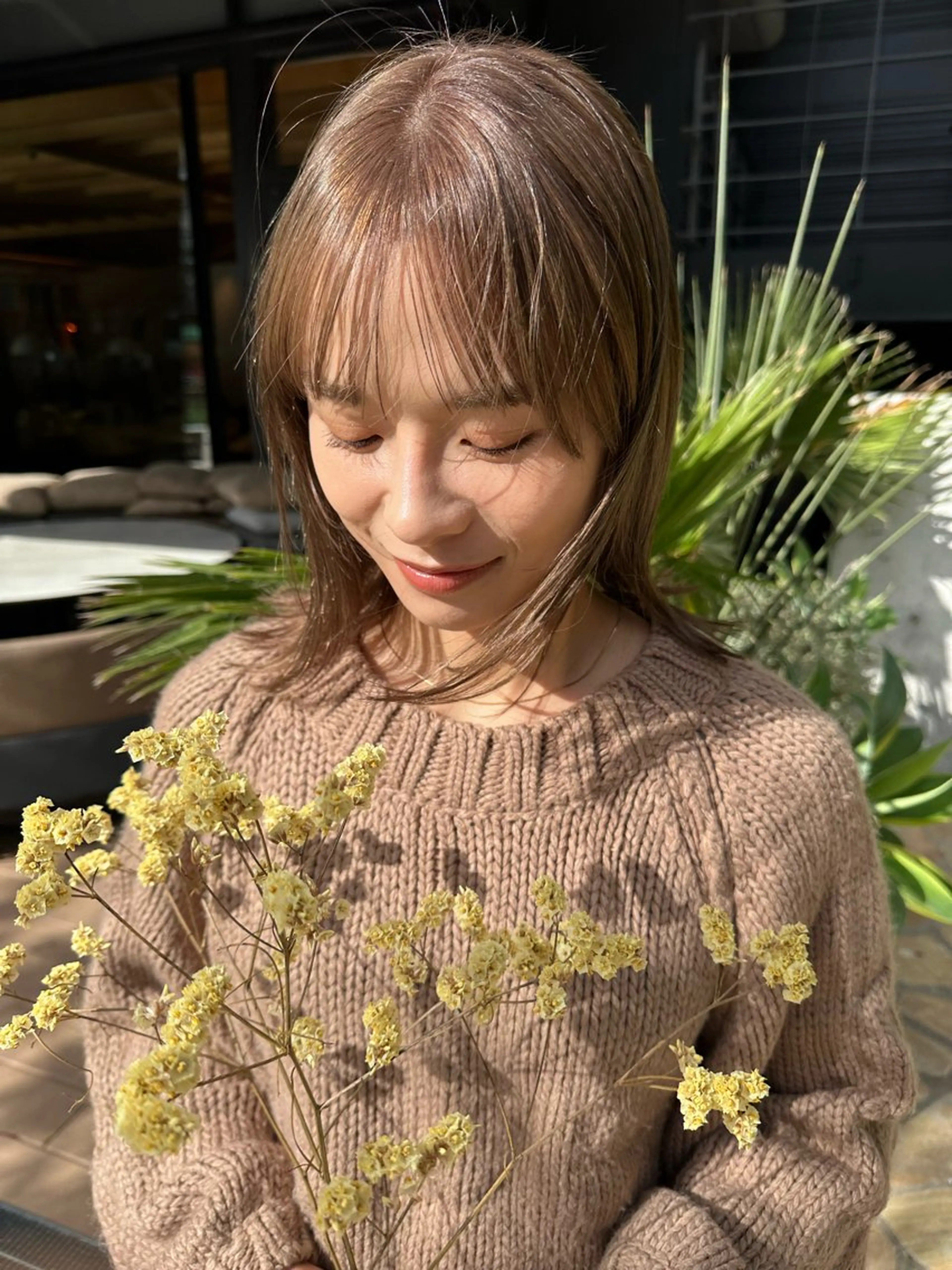 セミロング KAORU オリーブカラーのヘアスタイル