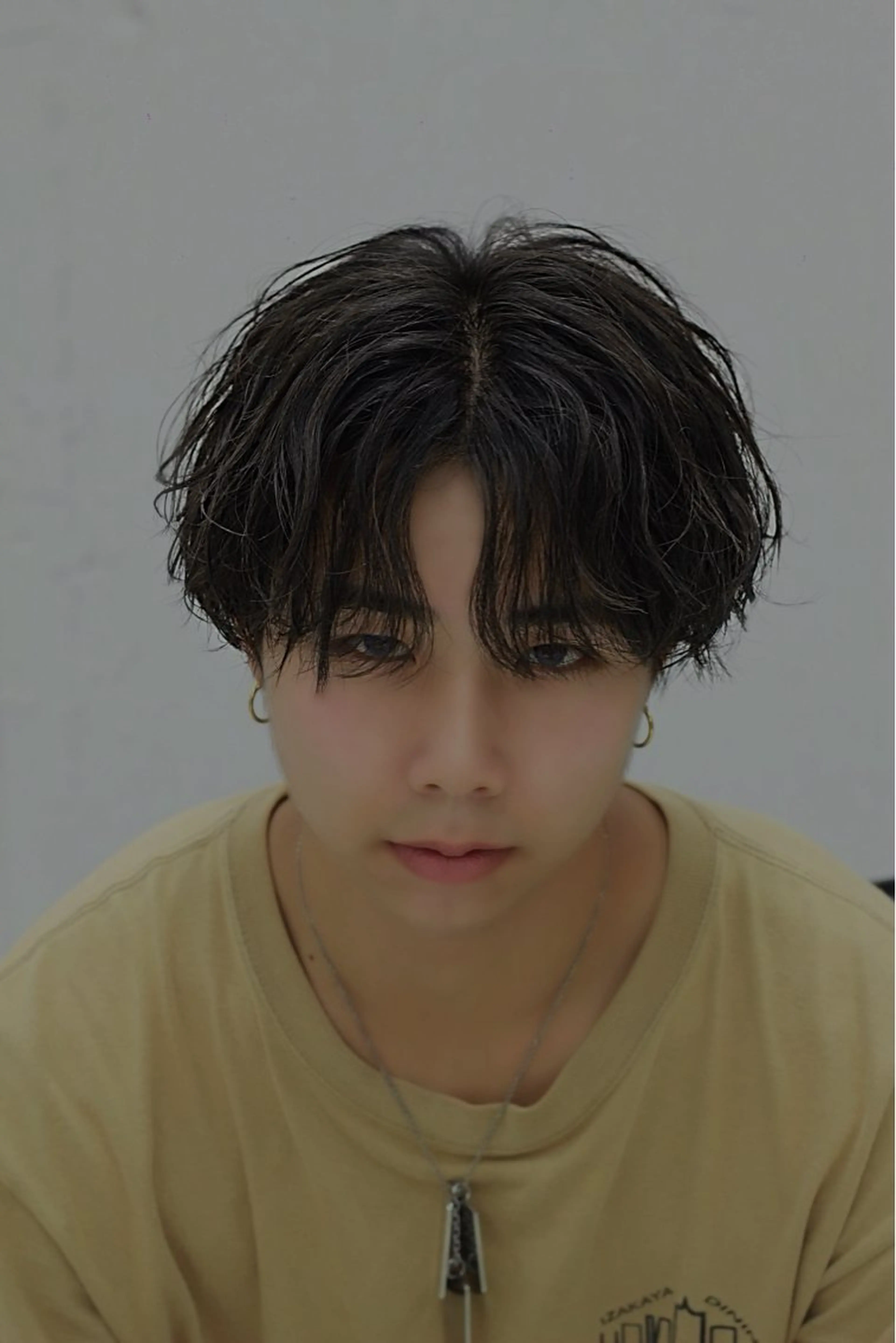 ミディアム パーマ メンズ ミディアムパーマ フェードカット メンズハイライト メンズ韓国風 メンズメッシュ カット パーマ 湘南のパーマ職人 🔥清水琉葵🔥のヘアスタイル