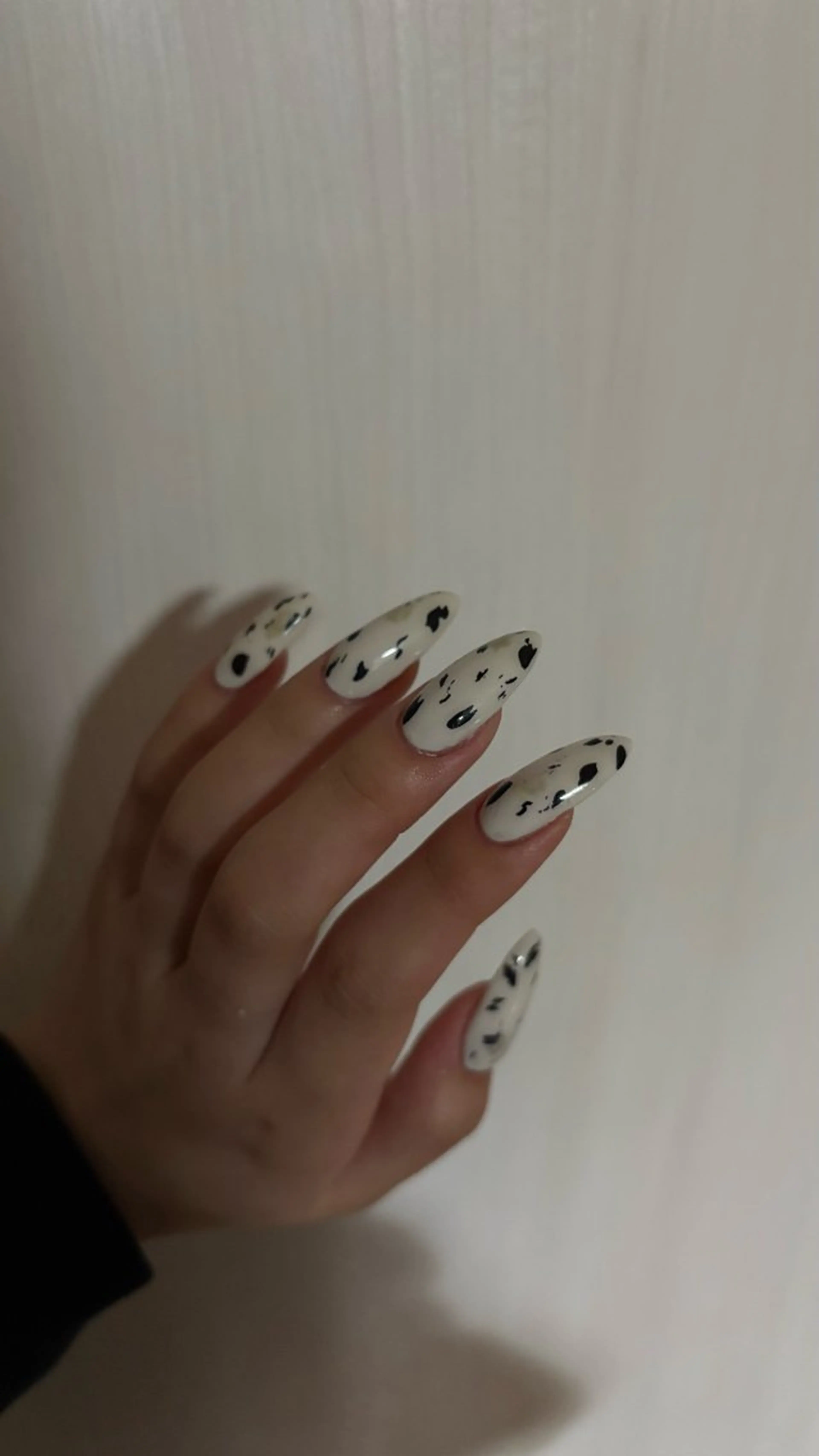 ネイル しおん🎶｜ひと 癖ニュアンス｜個性派のネイルデザイン