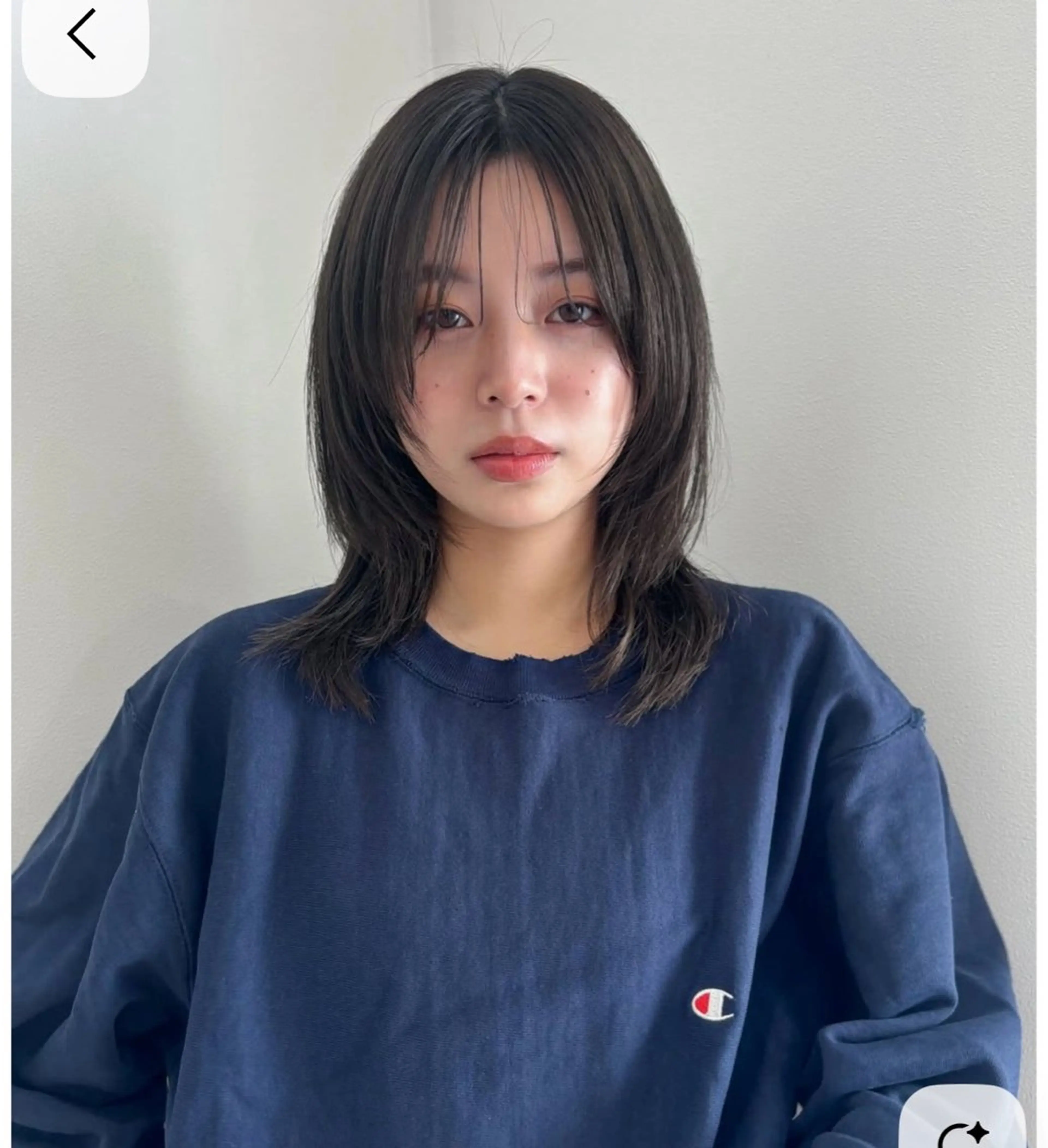 ミディアム 佐々木 彩花のヘアスタイル