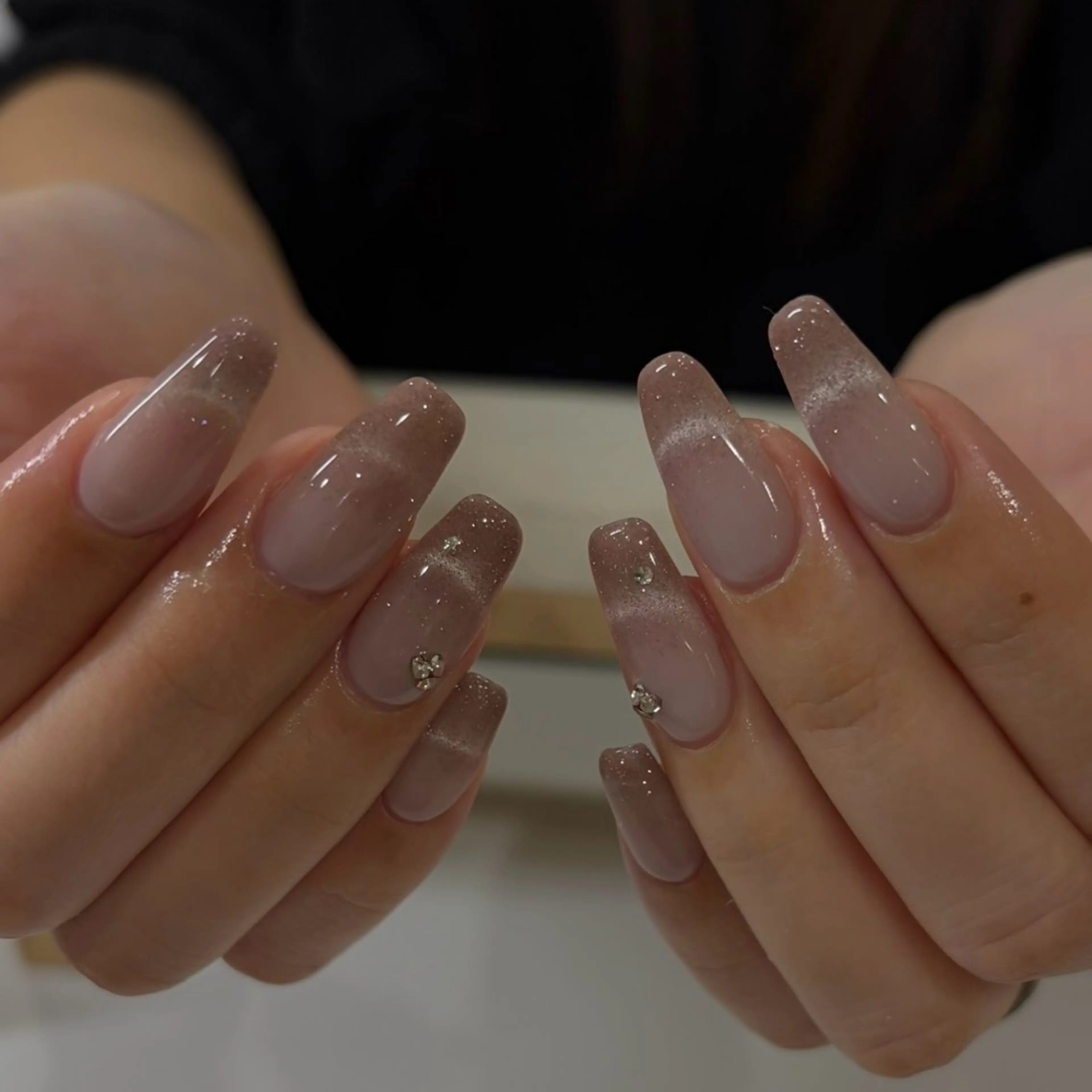 ネイル ハンドネイル 𝑟𝑖𝑠𝑎 🕯‎🤍のネイルデザイン