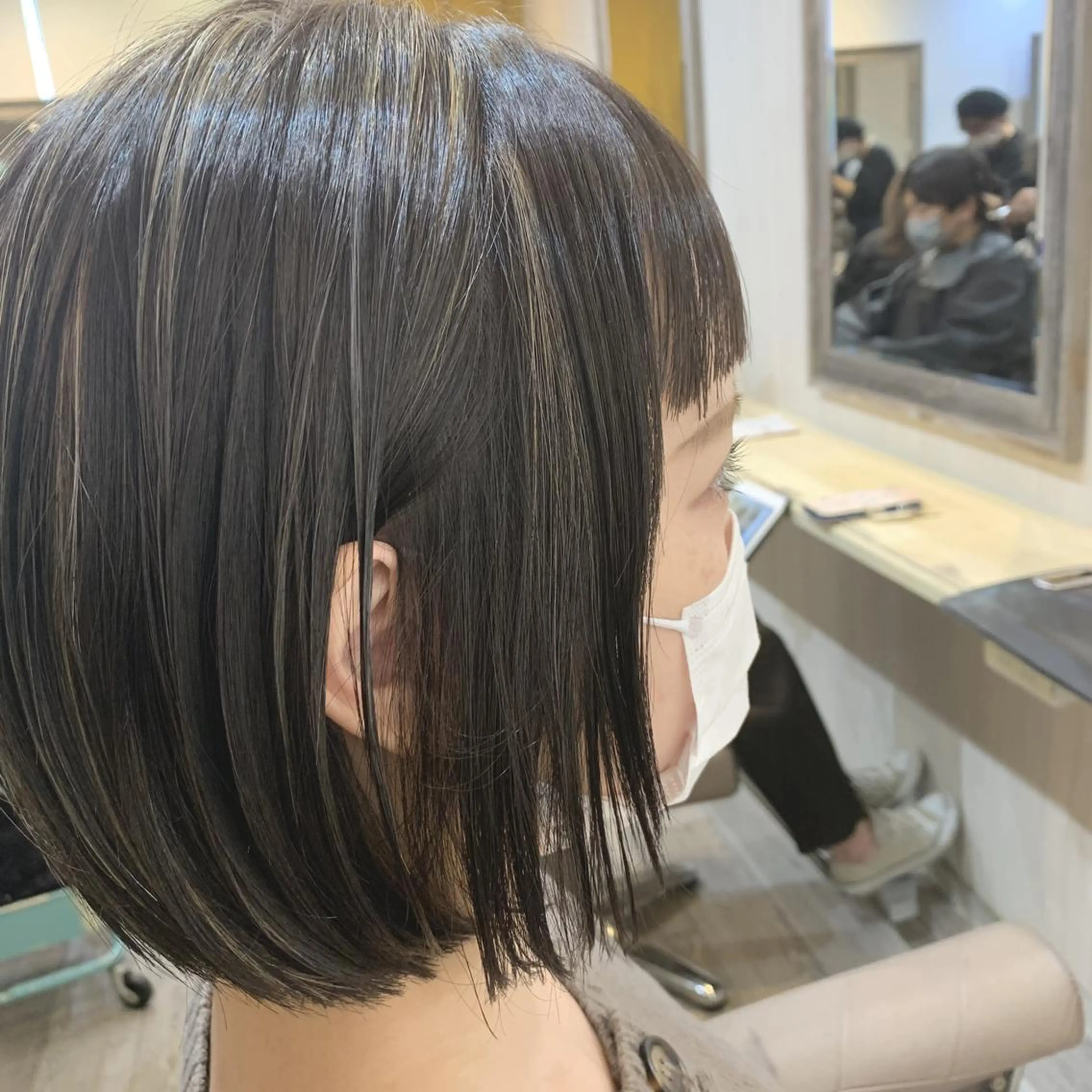 ショート カラー 嶋村夏実🌼レイヤー 🌸白髪ぼかしのヘアスタイル