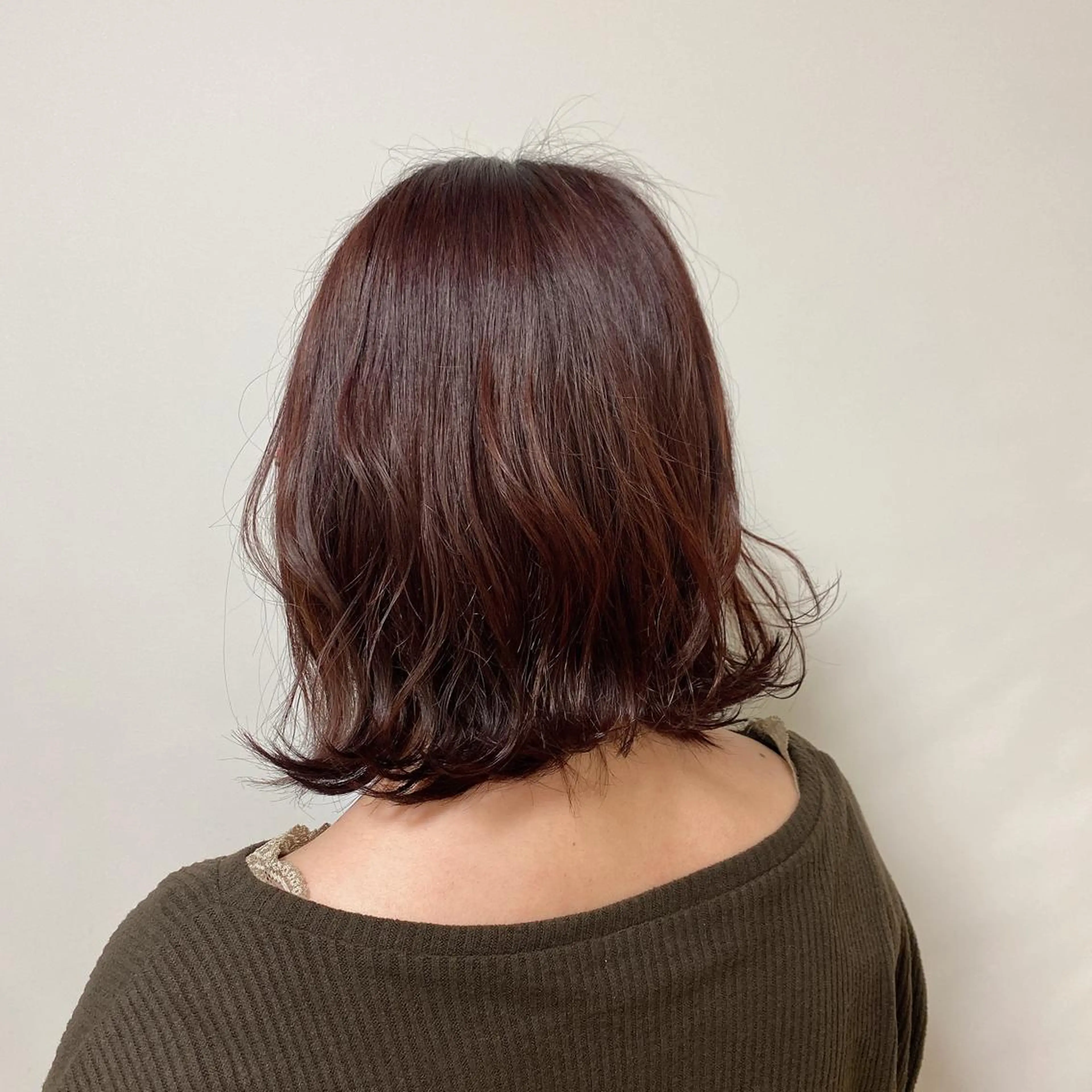 ミディアム ピンクブラウン ヘアカラー トリートメント NATURAL MOMOMIのエステ・リラクイメージ