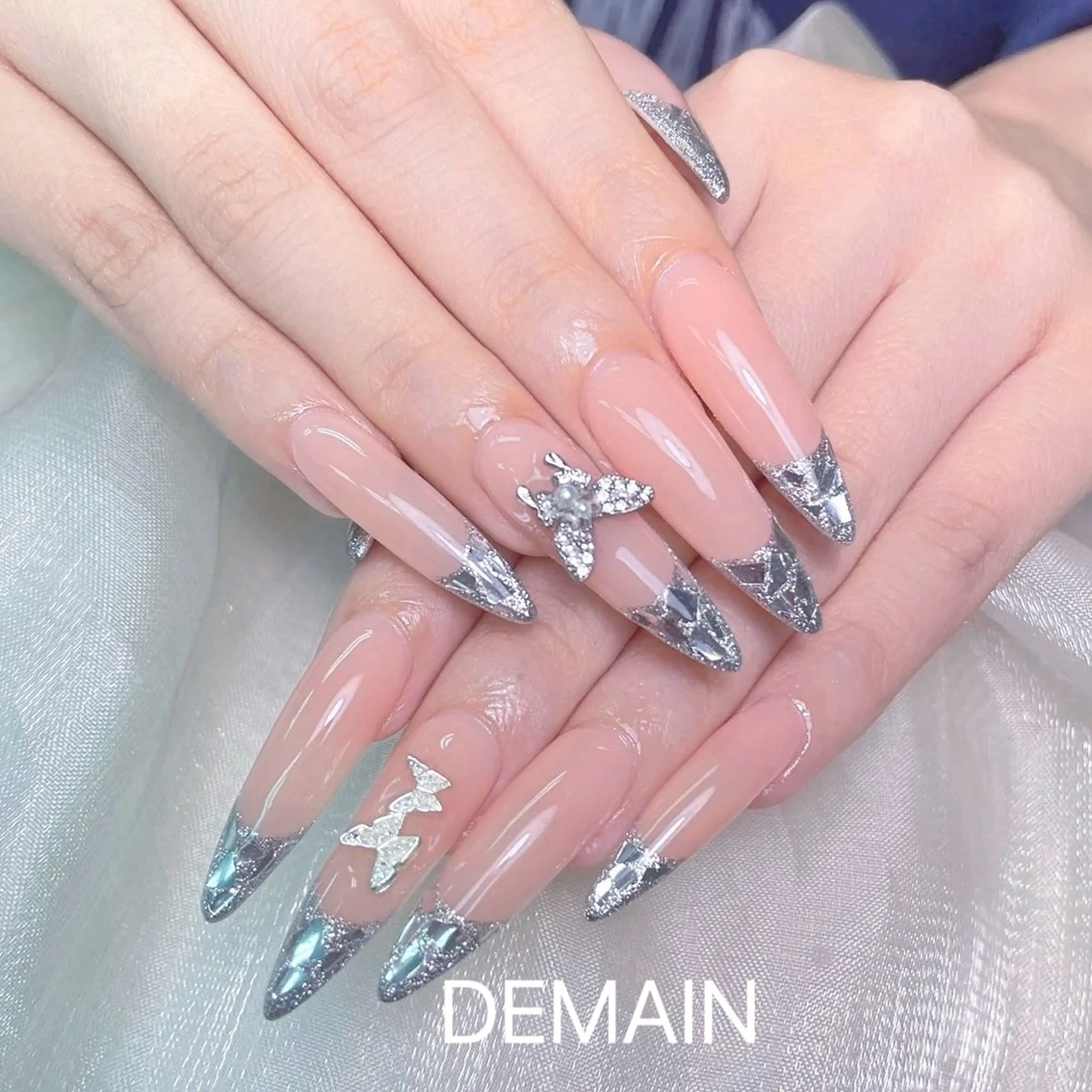 ネイル アートネイル オーロラネイル ガーリー キラキラネイル 韓国ネイル ハンドネイル DEMAIN- 🌸のネイルデザイン