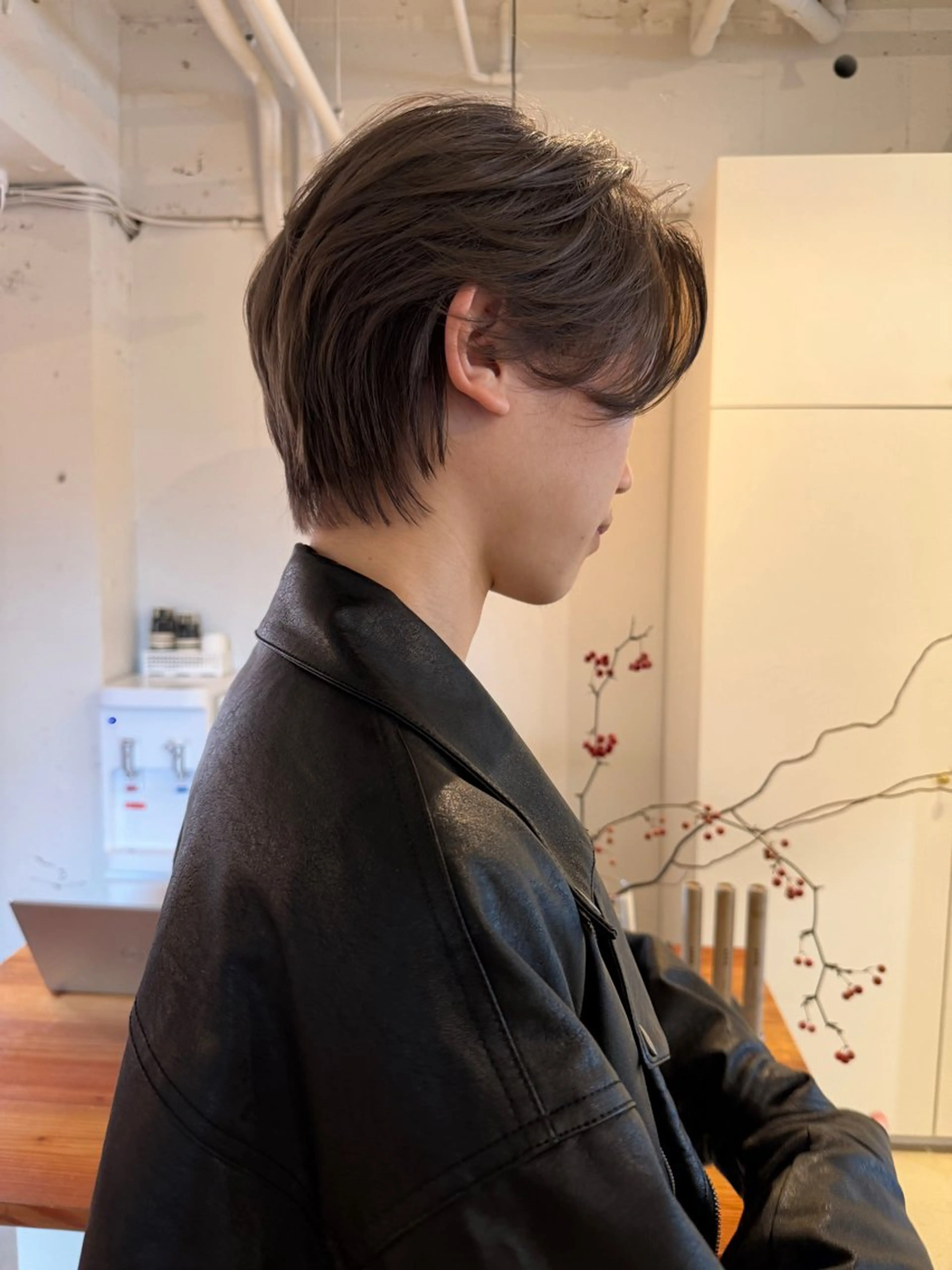 カラー メンズ センターパート メンズハイトーン グレージュ ハイトーンカラー ハイトーングレージュ カット ヘアカラー 落合希 Olivebeigeのヘアスタイル