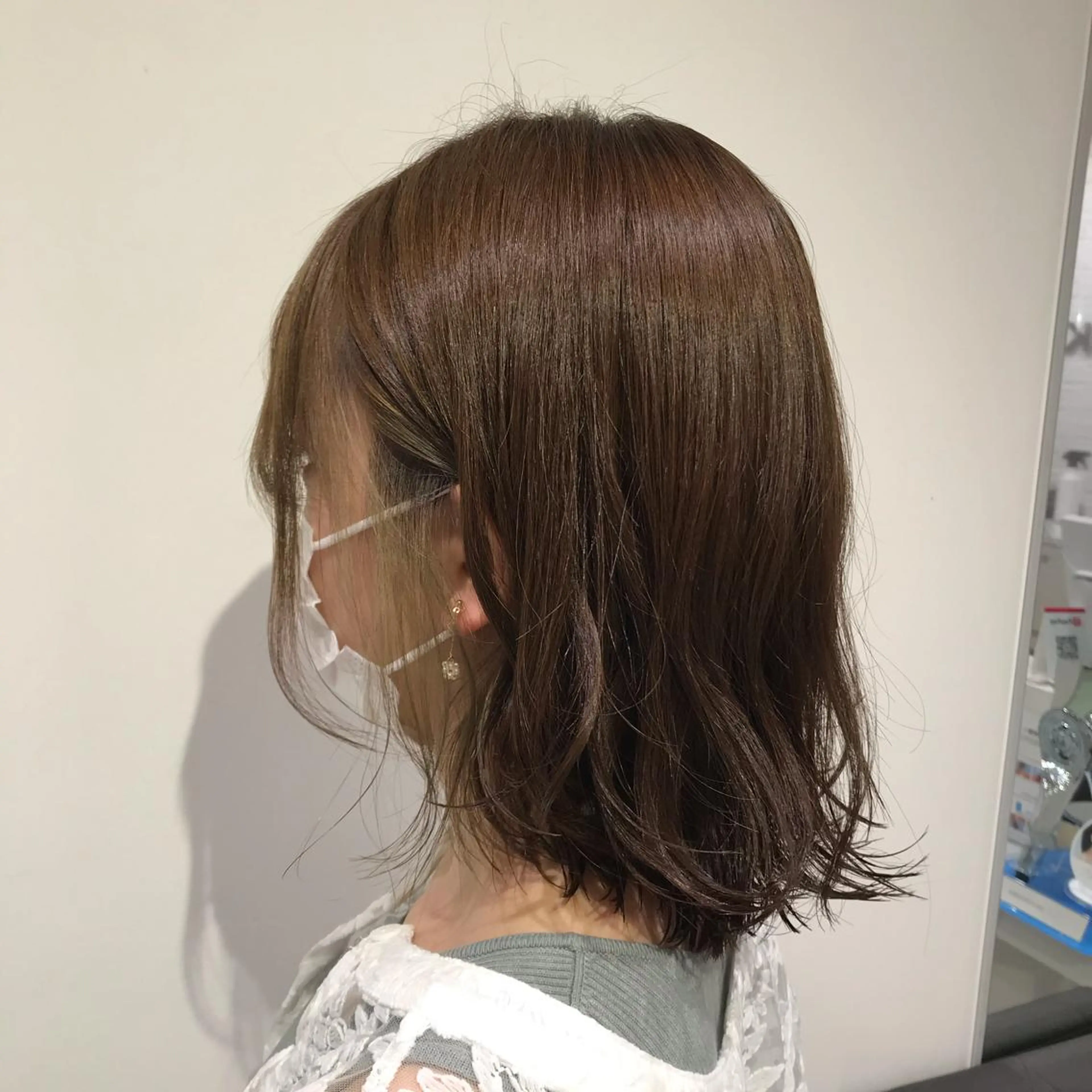 ミディアム カラー 透明感カラー イヤリングカラー ボブ 外ハネヘア ヘアカラー トリートメント 【暖色カラー特化】 中山由梨のヘアスタイル