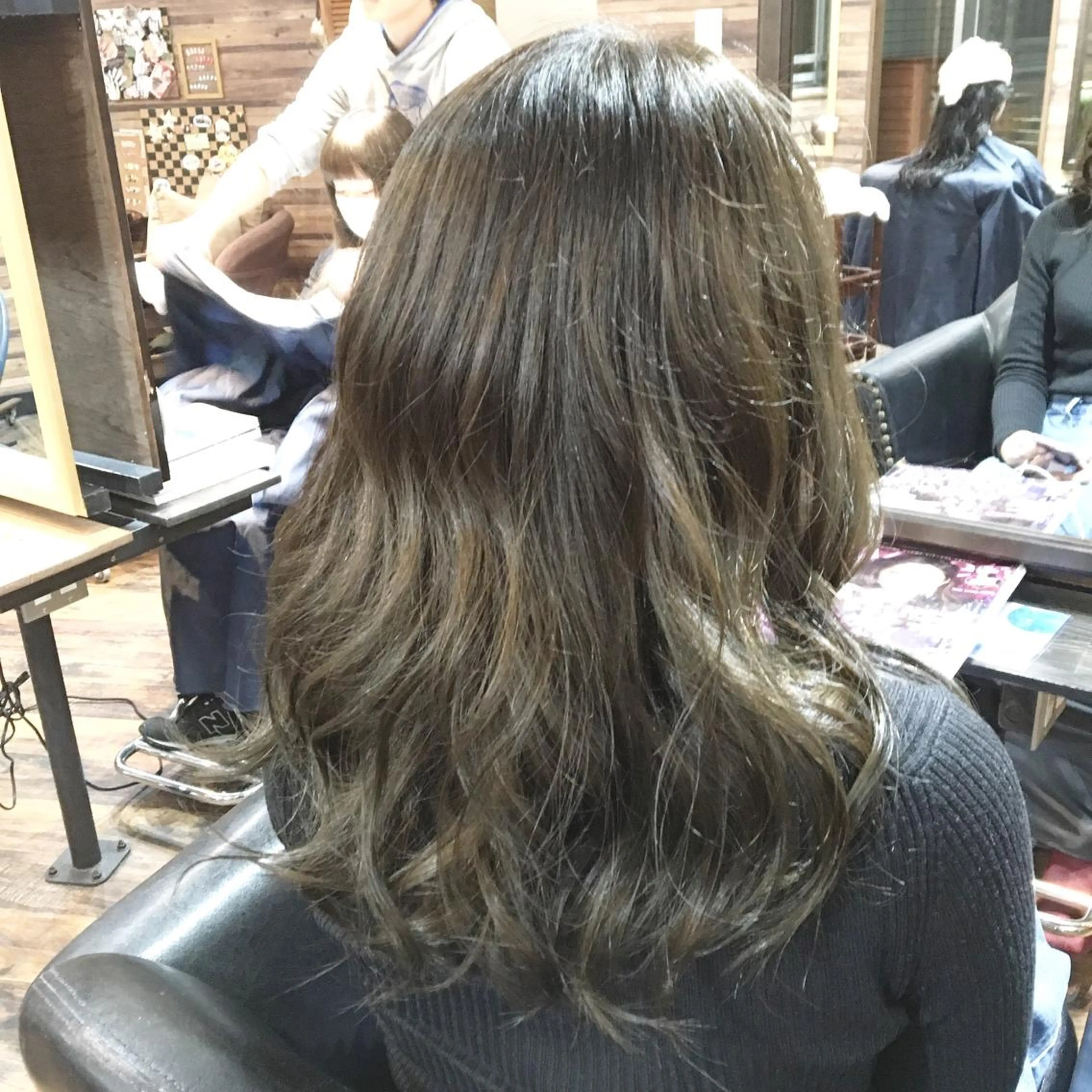 セミロング カラー アッシュ ミント バイオレットカラー MITSU ✂️のヘアスタイル