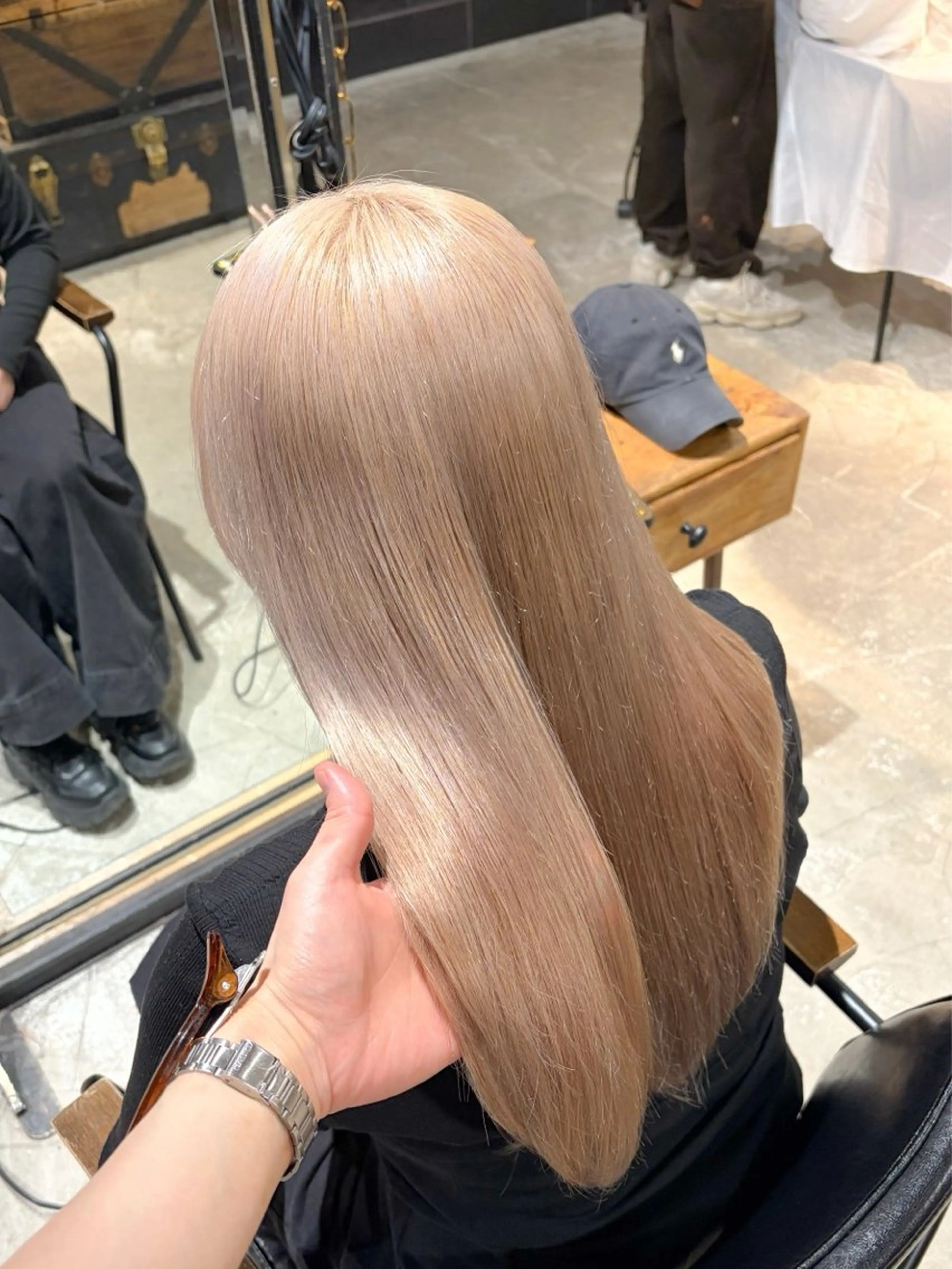 ロング カラー ベージュカラー ブロンド ハイトーンカラー ハイトーンベージュ ミルクティーベージュ ヘアカラー トリートメント ヘアセット 似合わせハイトーン 🍯ayumi🍯のヘアスタイル