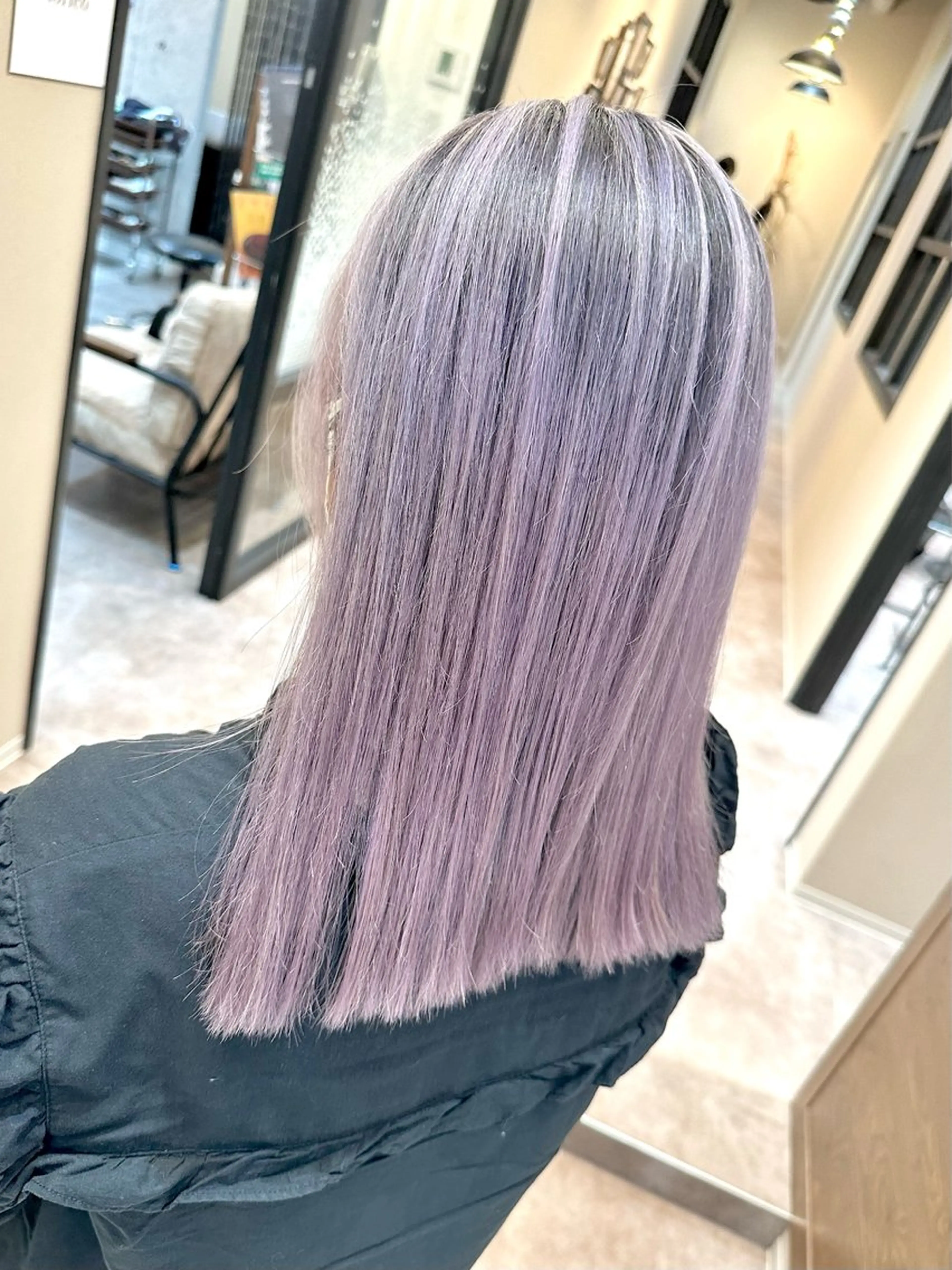 ミディアム レイヤーカット ヘアカラー 🔷ブリーチバレイヤ ージュ🔷飯野達也のヘアスタイル