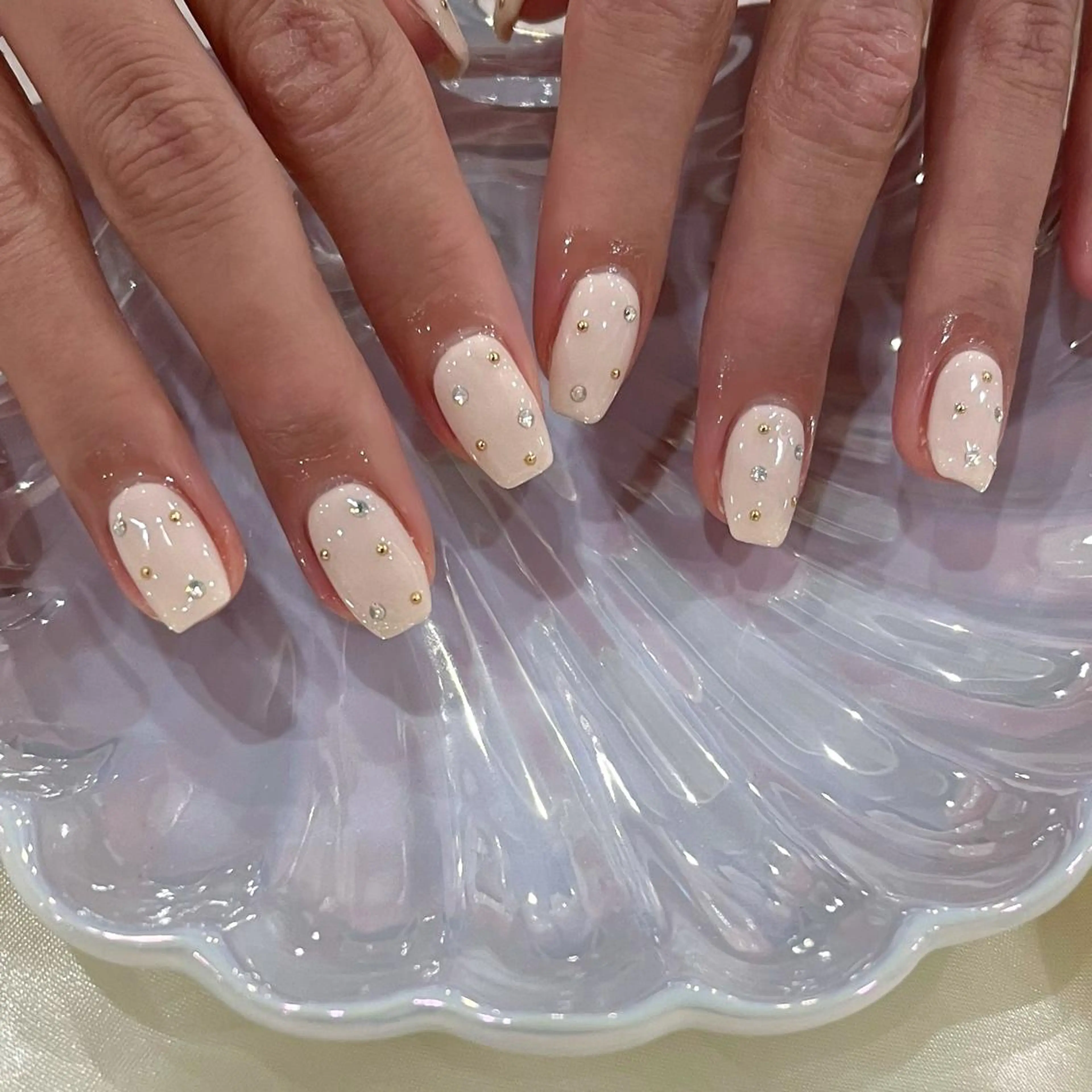 ネイル ホワイト 坂本 望のネイルデザイン