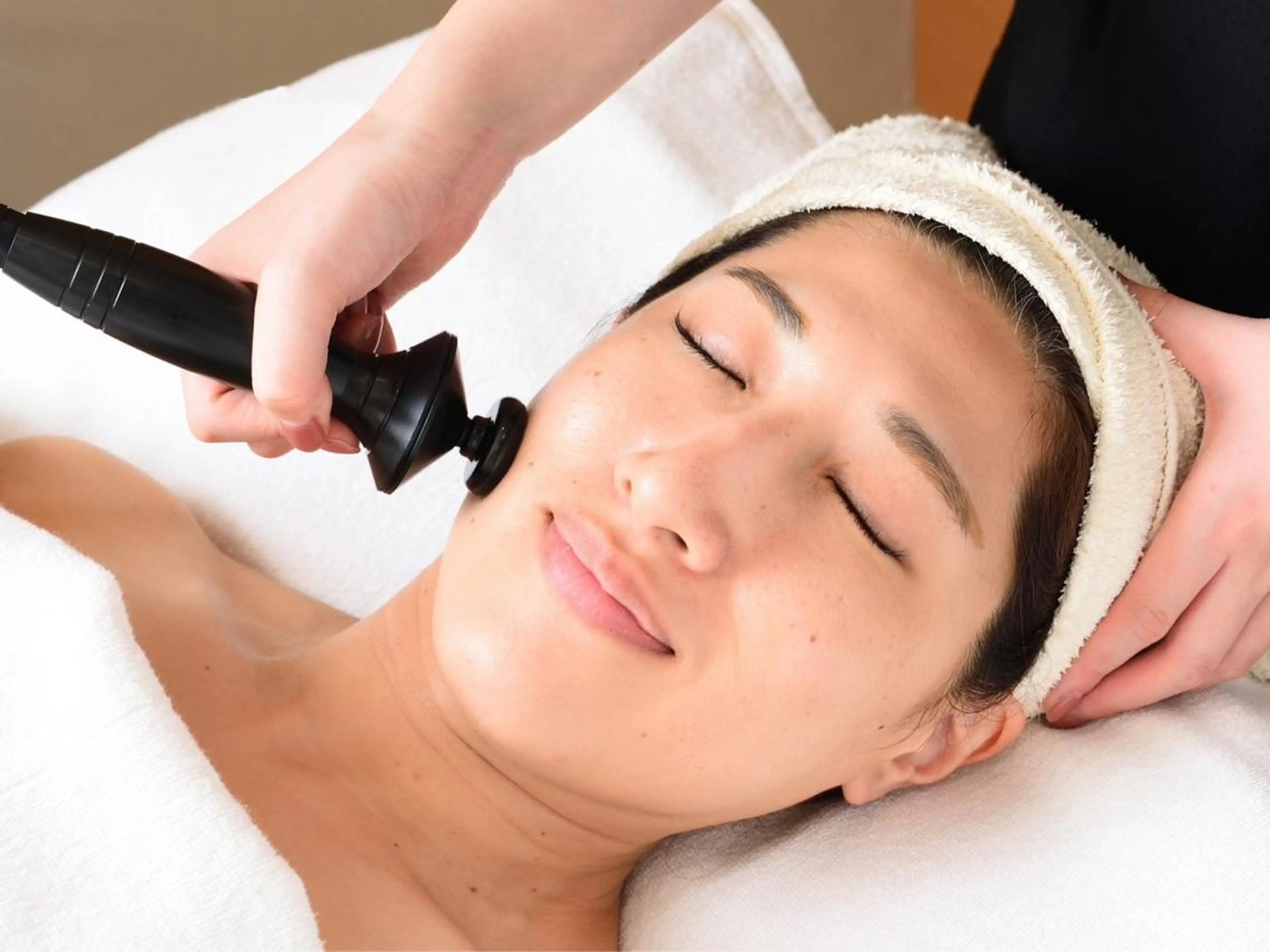 【小顔&顔痩せ】リフトアップならこれ👆🏼最新マシン✨フォースカッター💆🏻‍♀️むくみ/リフトアップetc...の写真