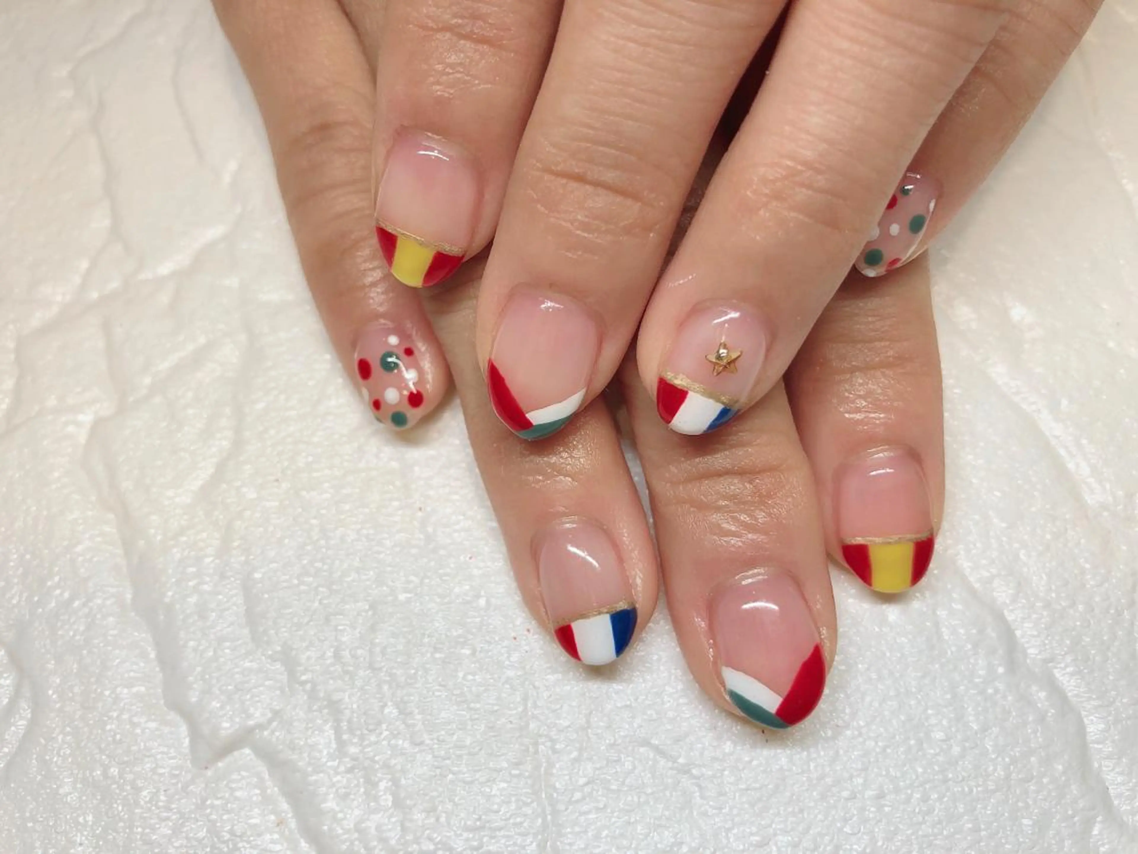 ネイル フットネイル フレンチネイル ジェルネイル ラメ(グリッター) ラメグラデーション NEO Beauty Salon所属・𝐍𝐄𝐎 𝐉𝐔𝐑𝐈のネイルデザイン