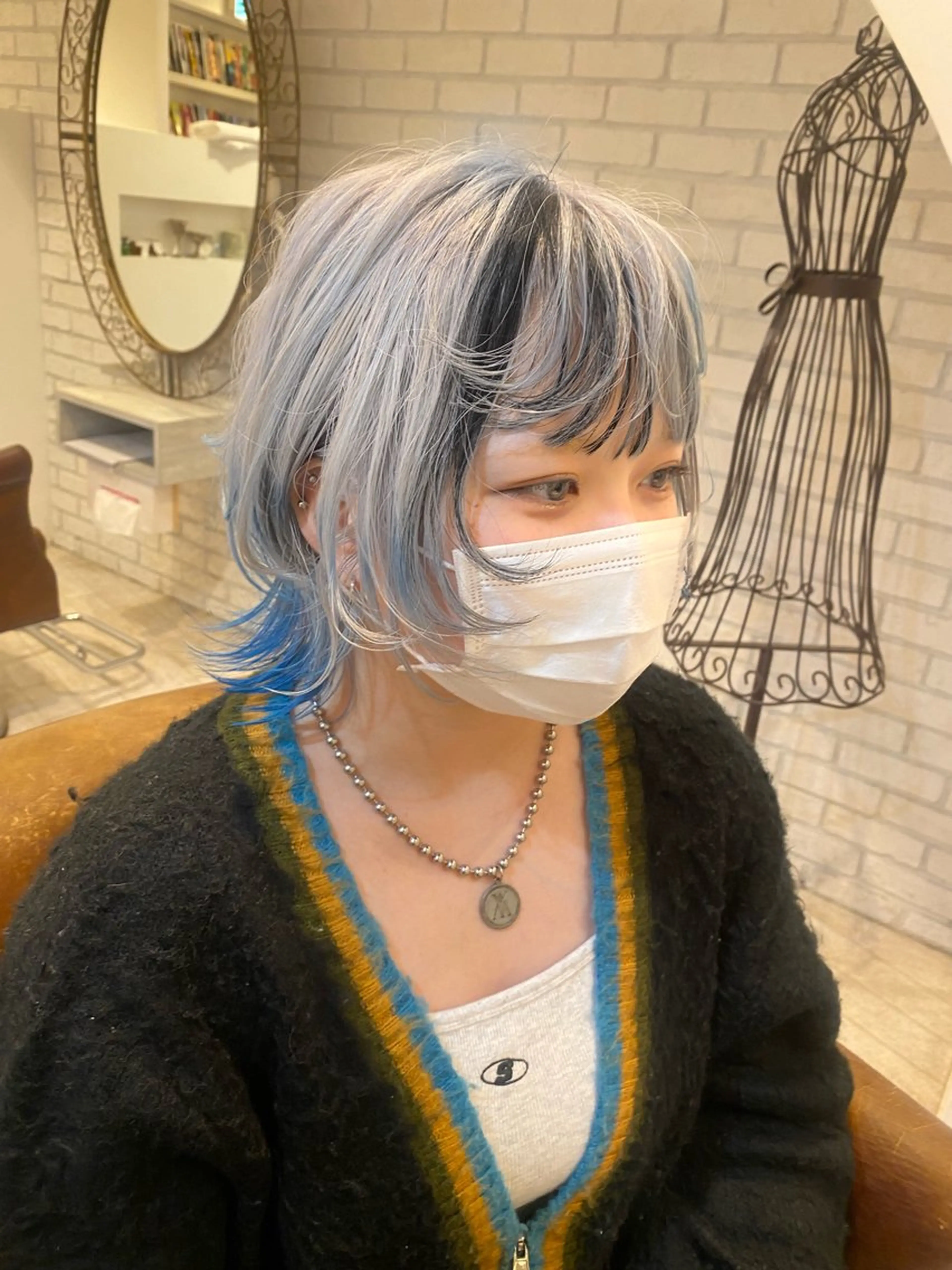 カラー 黒髪 ブリーチ ブルーカラー カット ヘアカラー トリートメント ブリーチ特化型🐯 Lita -ゆうや-のヘアスタイル