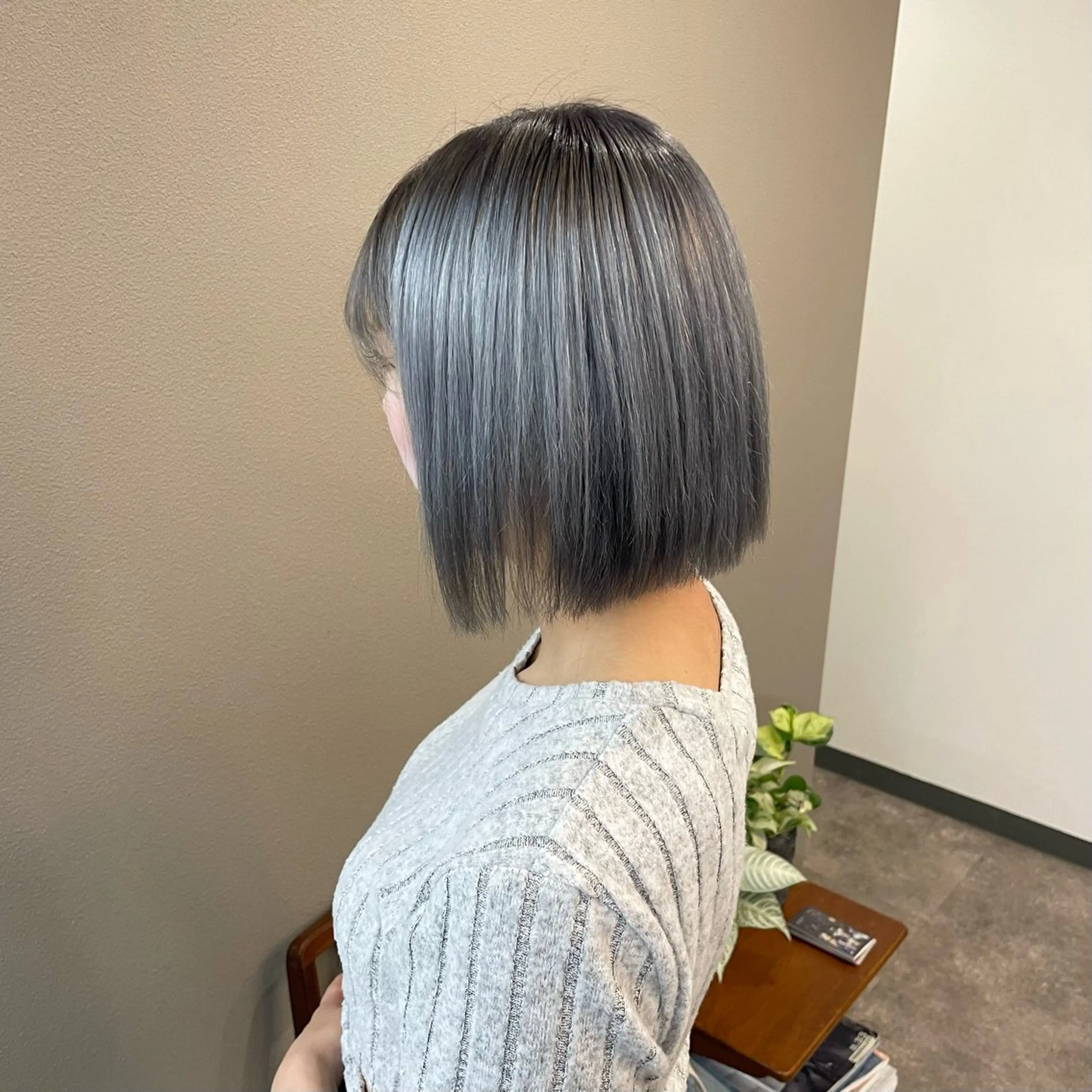 ミディアム カラー 透明感カラー グレージュ シルバー シルバーグレージュ ボブ ヘアカラー ...alley所属・❄️透明感カラー / ハイトーン❄️WAOのヘアスタイル