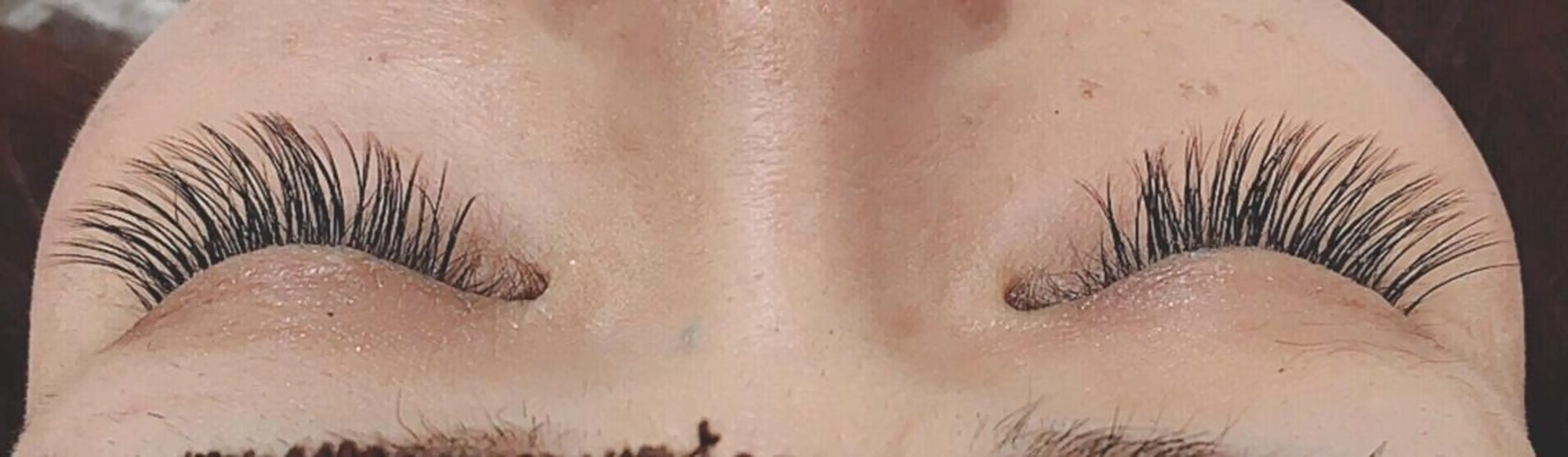 マツエク・マツパ 原 麻耶のヘアスタイル