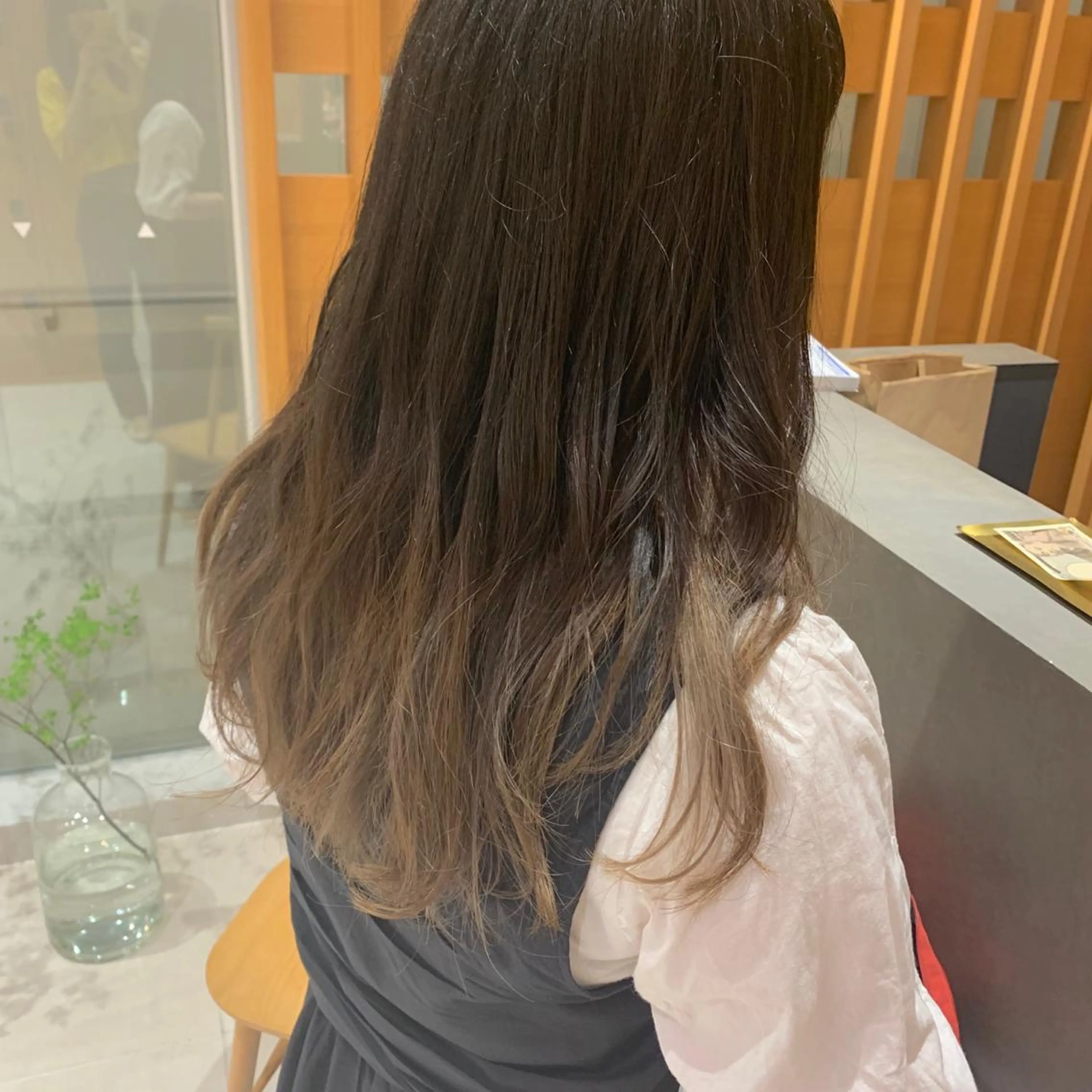 ロング カラー 下川 由貴のヘアスタイル