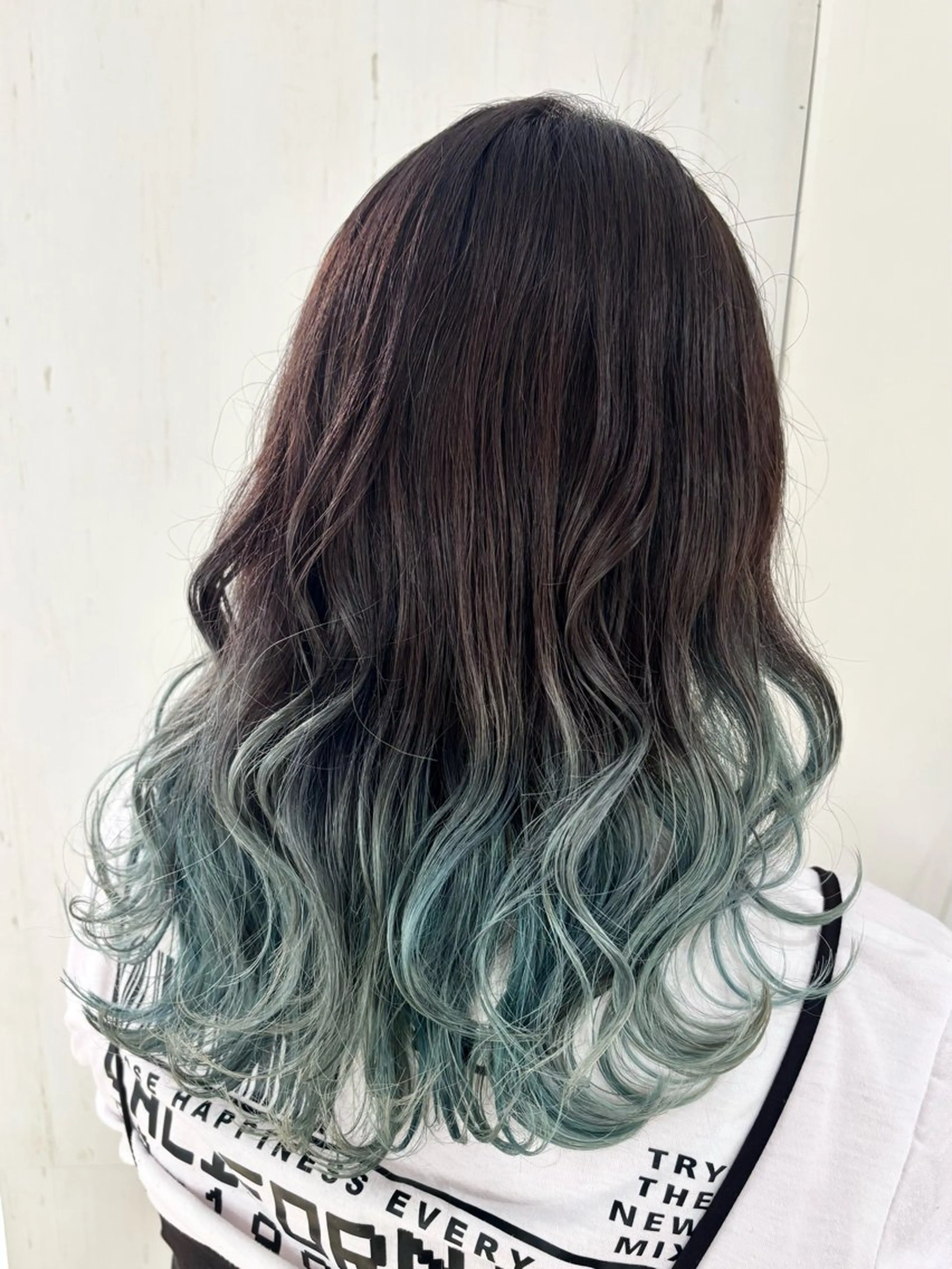 ロング カラー 古川 琴美のヘアスタイル