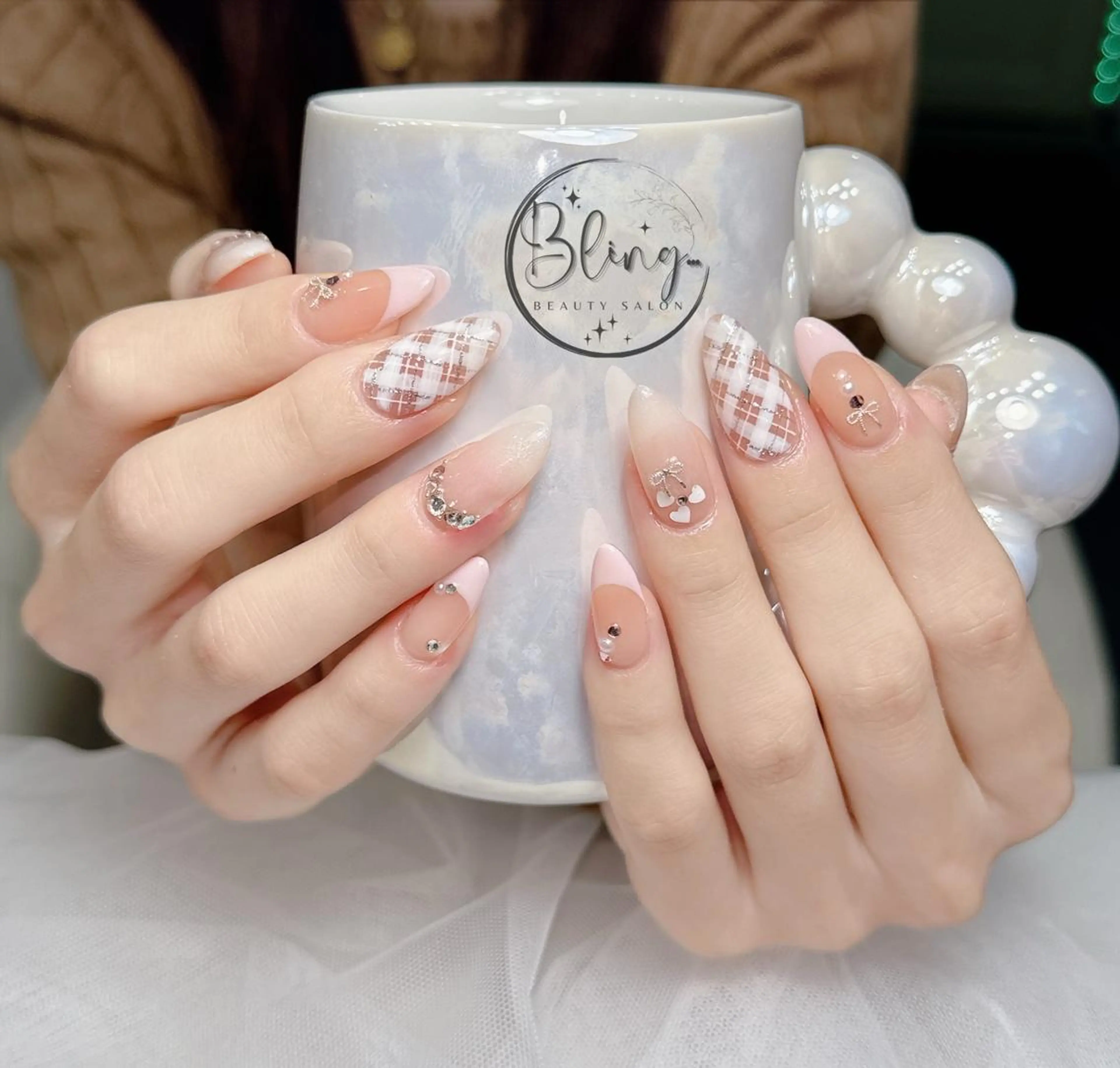 ロング 韓国風ヘア ハンドネイル Bling Salonのネイルデザイン