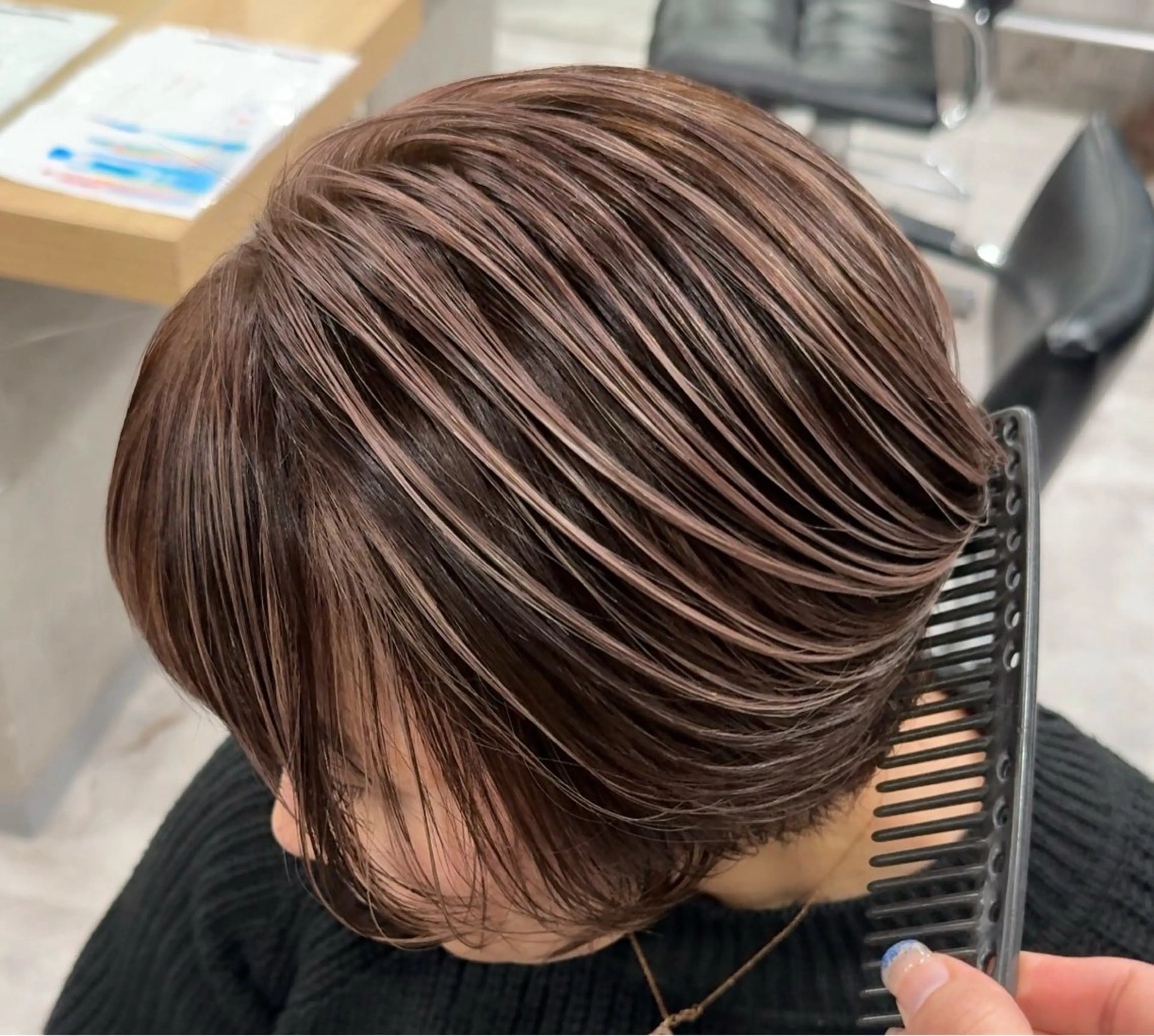 ショート ハイライト ヘアカラー きったん／ハイライト レイヤーカットのヘアスタイル