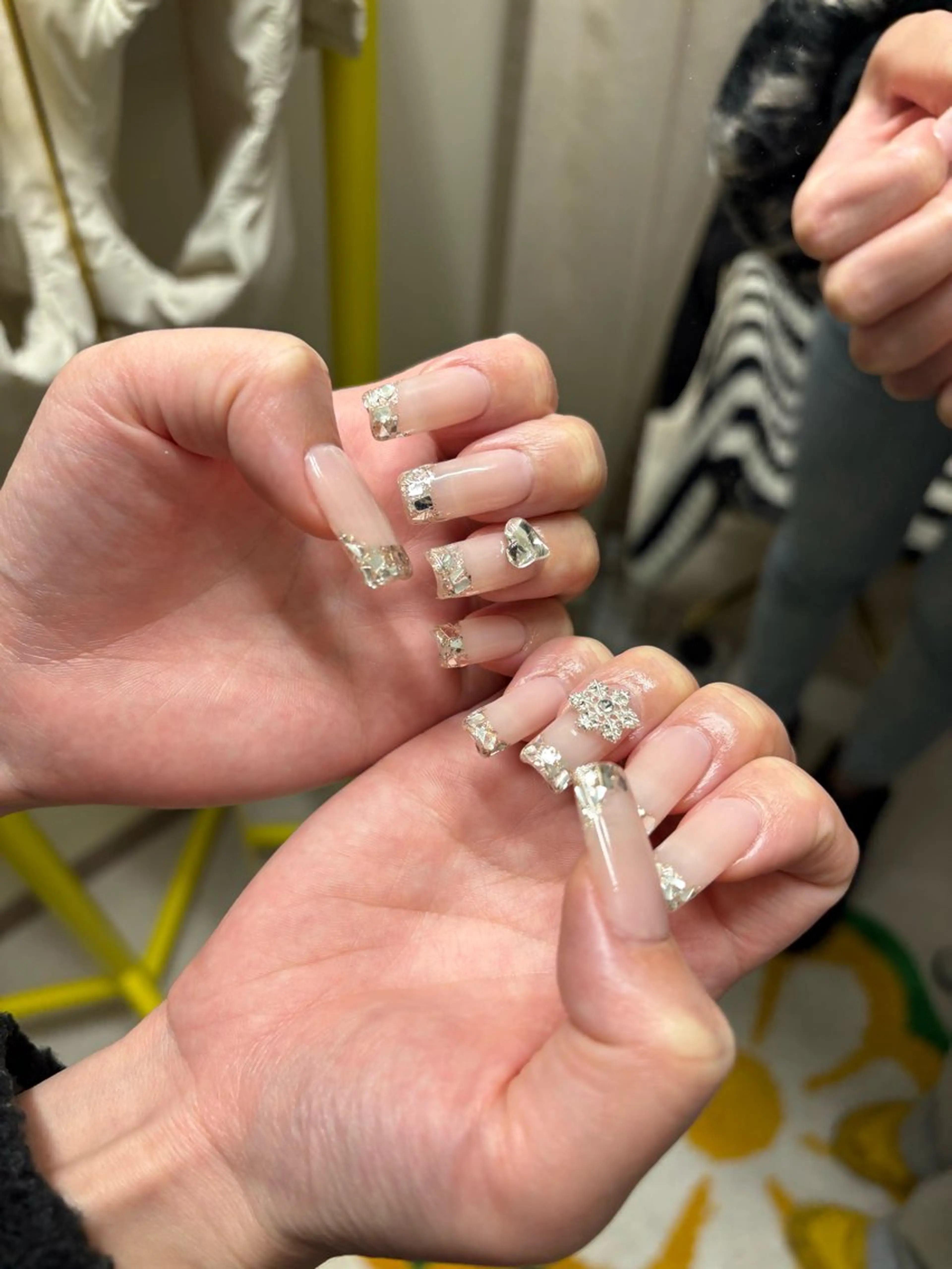 ネイル フレンチネイル ガラスフレンチ ミディアムネイル スクエアネイル ハンドネイル 33nail✴️栄 スミレ❇️Gel-xのネイルデザイン