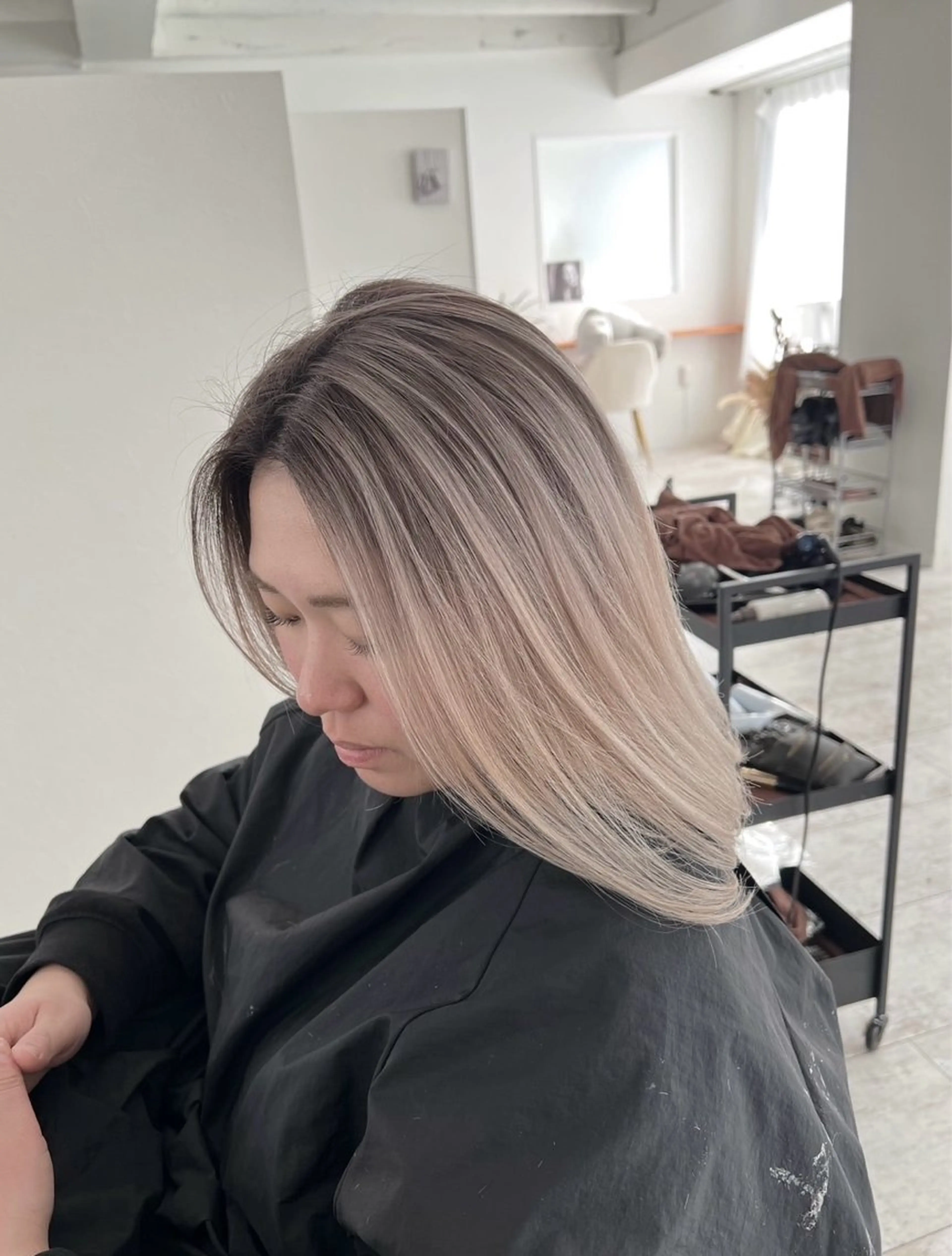 ミディアム カラー バレイヤージュ ベージュカラー ホワイトベージュ レイヤーカット ヘアカラー トリートメント ROBIN所属・指名数No.1 /NAOYAのヘアスタイル