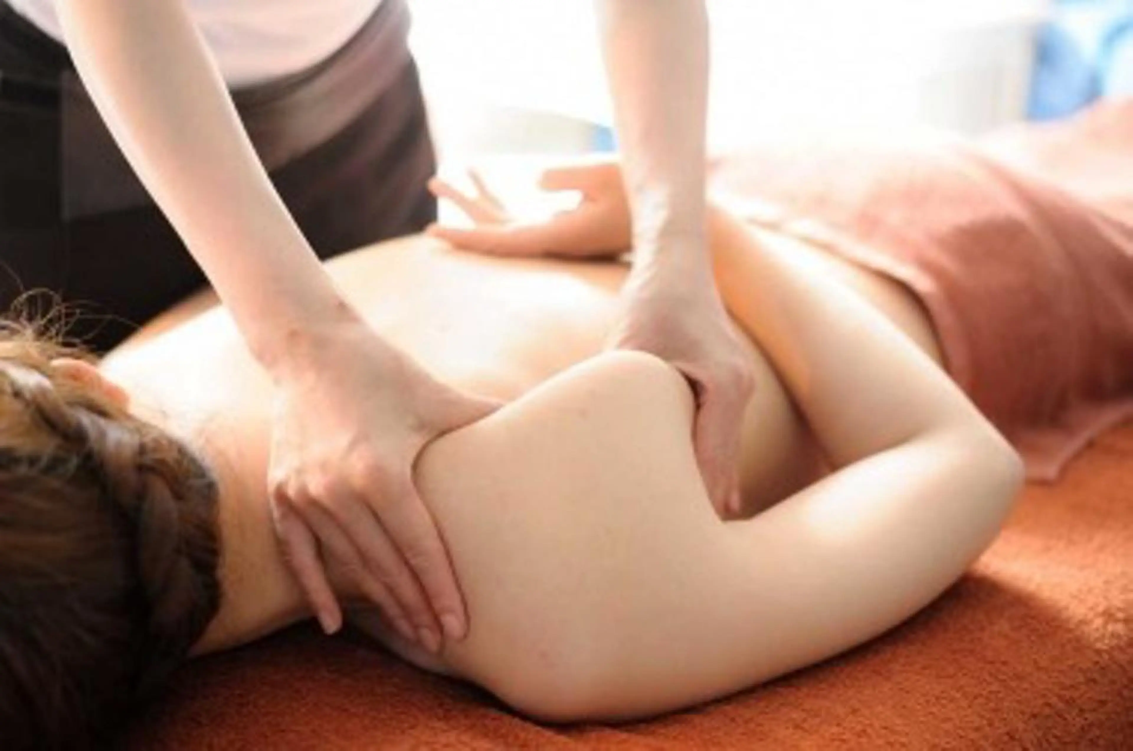 ☆癒しの春セール☆全身アロマリンパマッサージ+デコルテ・腕+頭+お腹足裏計150分13500円の写真