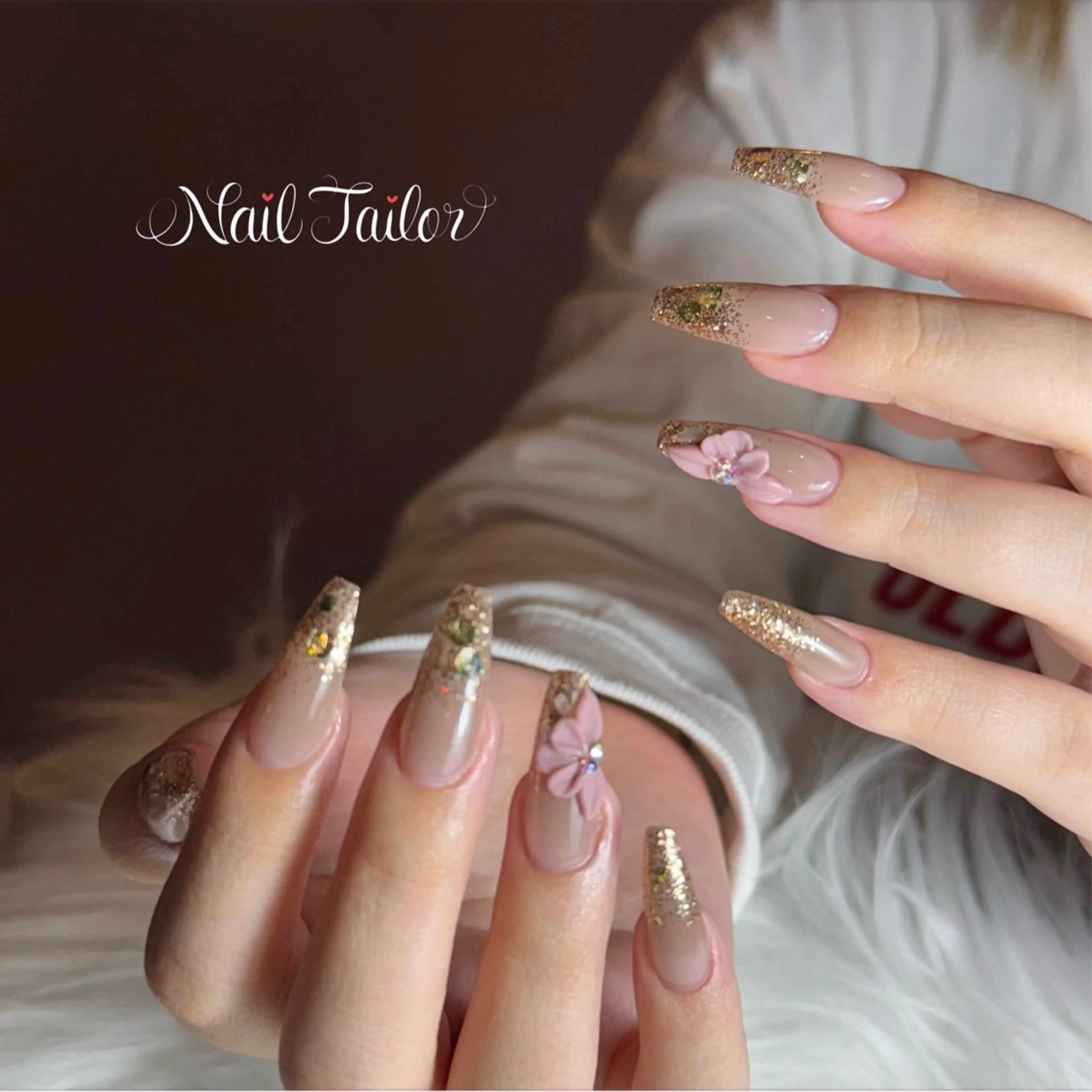 ネイル アートネイル 長さ出し フラワーネイル ゴールド ホログラムネイル 〜Nail Tailor〜　ネイルテイラー所属・NailTailor ネイルテイラーのネイルデザイン