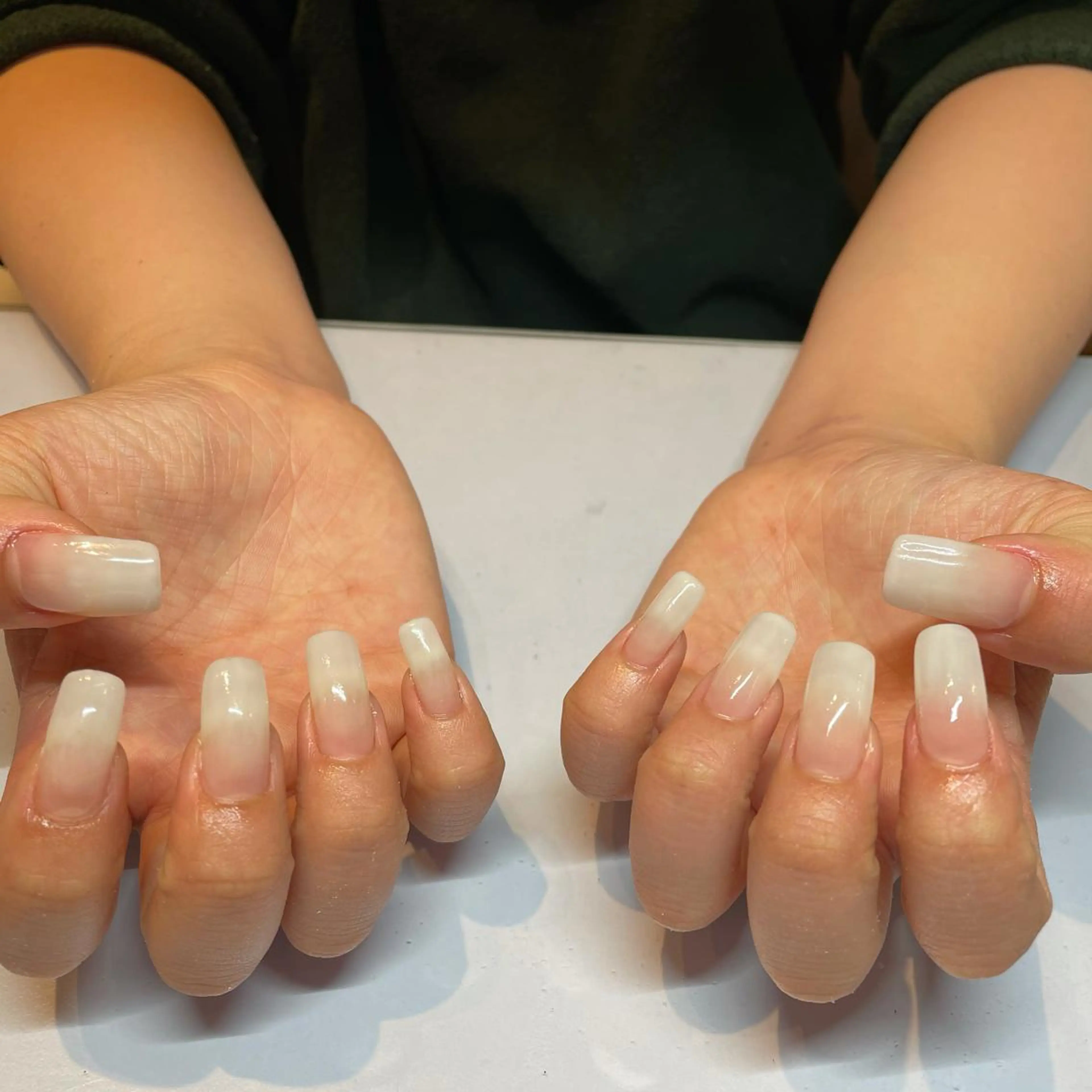 オフなしカラーグラデーション、フレンチ(ベースカラーなし、ベースカラー+¥1,100、ラメライン+¥550)の写真