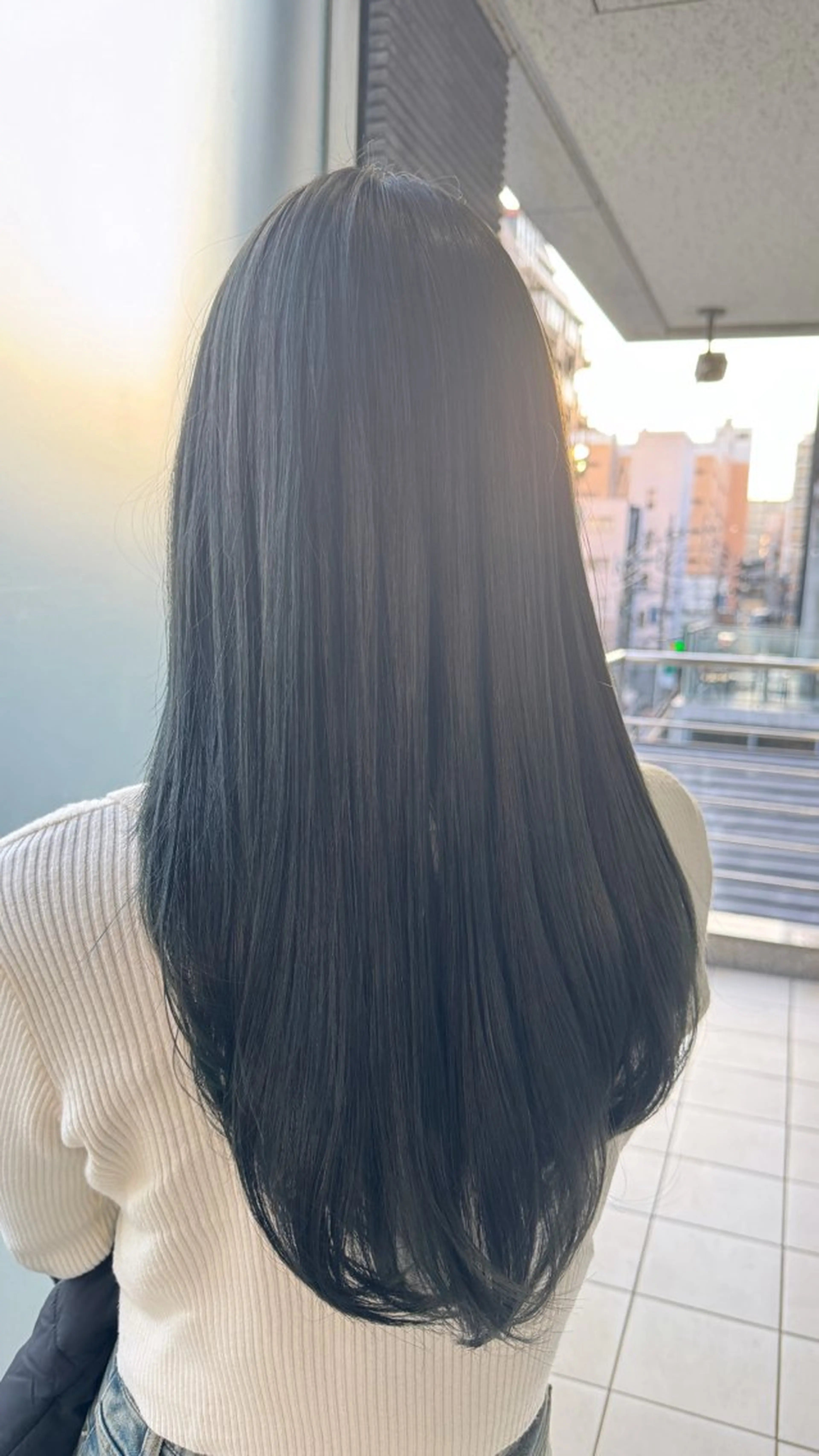 ロング カラー ブリーチ グレージュ オリーブグレージュ オリーブグレー レイヤーカット カット ヘアカラー 椎葉 祐也のヘアスタイル
