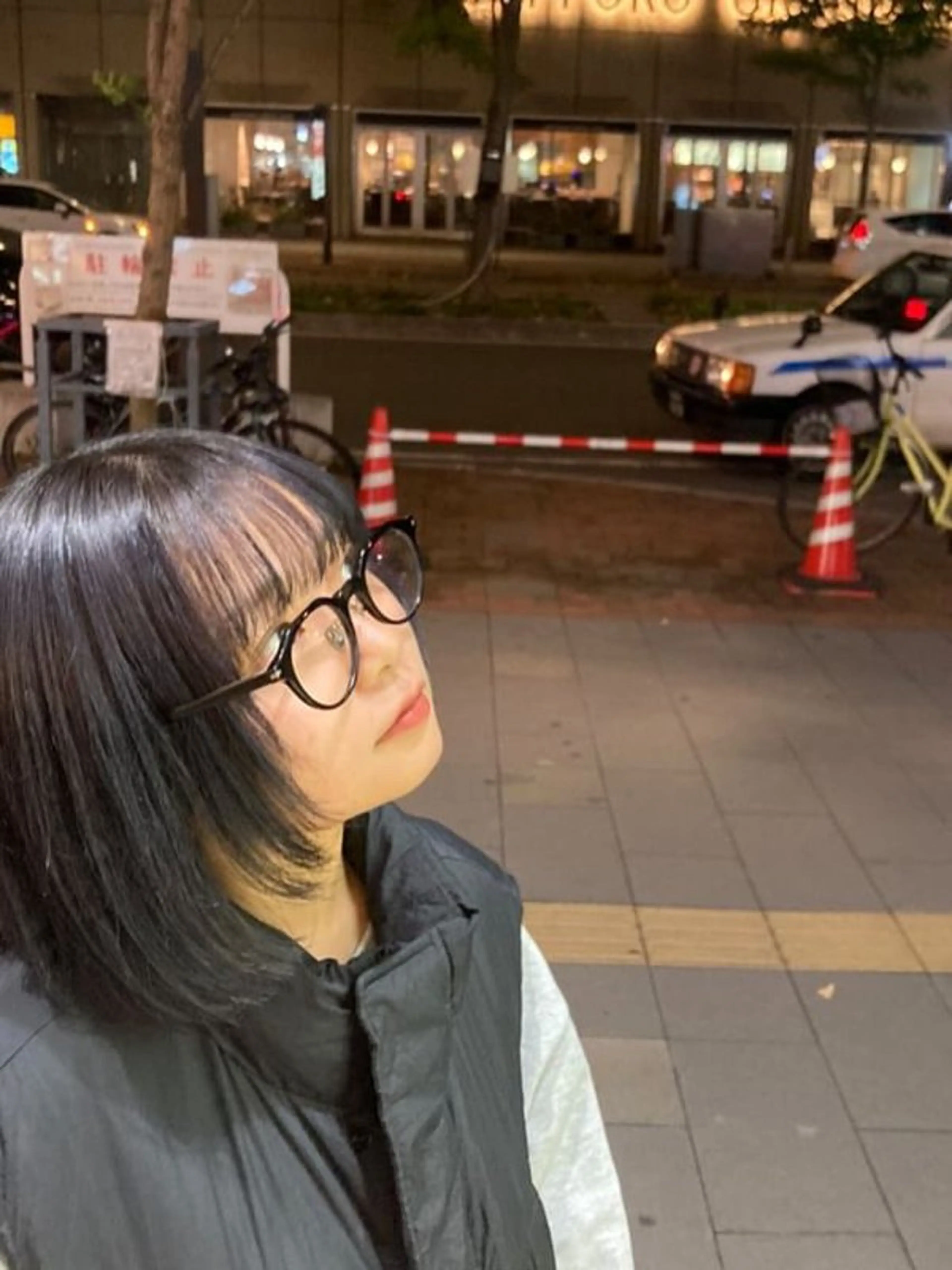 ミディアム カラー 黒髪 ブルーカラー ブルーブラック 顔周りカット レイヤーカット メンズ／韓国レイヤー 石田晶人のヘアスタイル