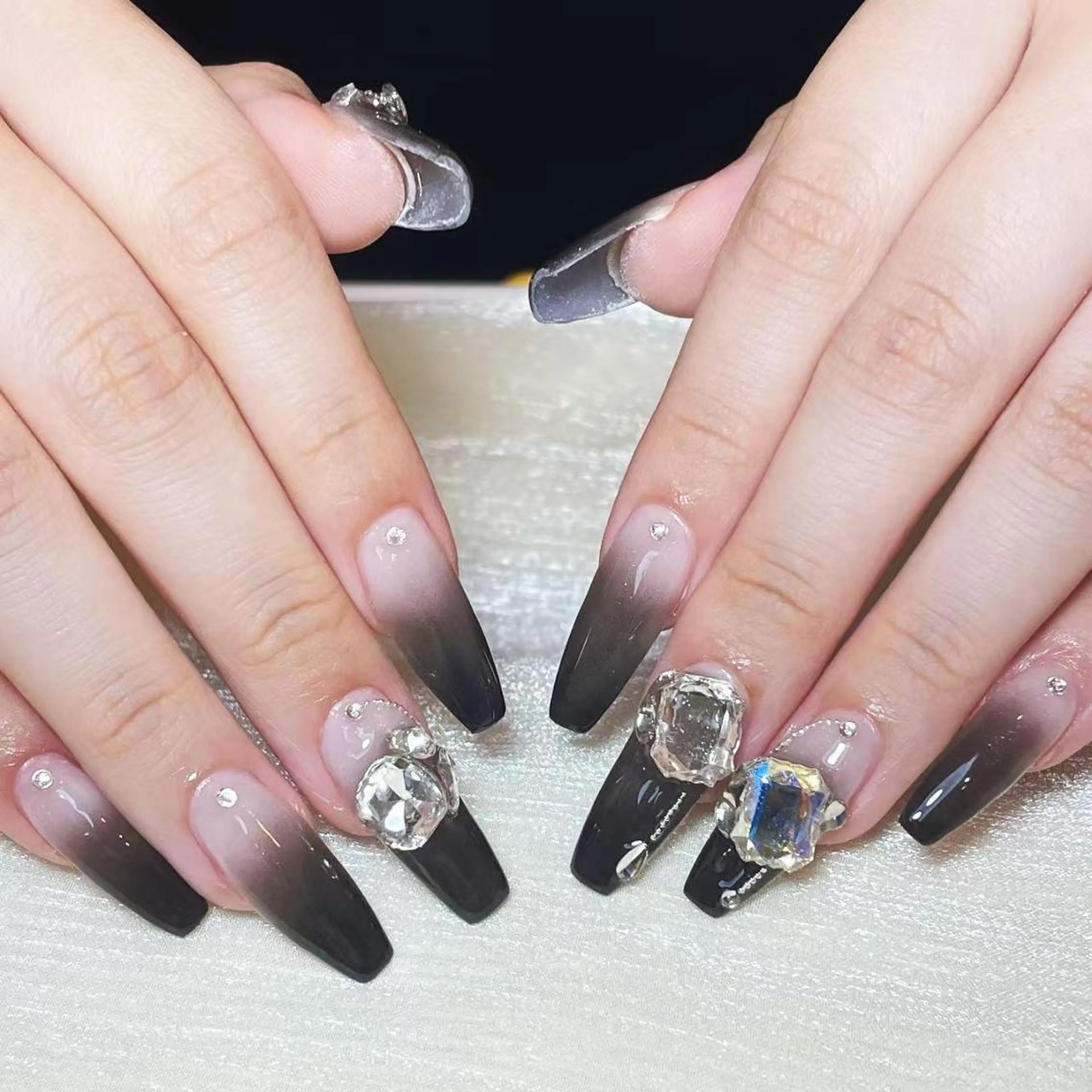 ネイル アートネイル オーロラネイル ガーリー キラキラネイル マグネットネイル ハンドネイル DIAMOND 💅のネイルデザイン