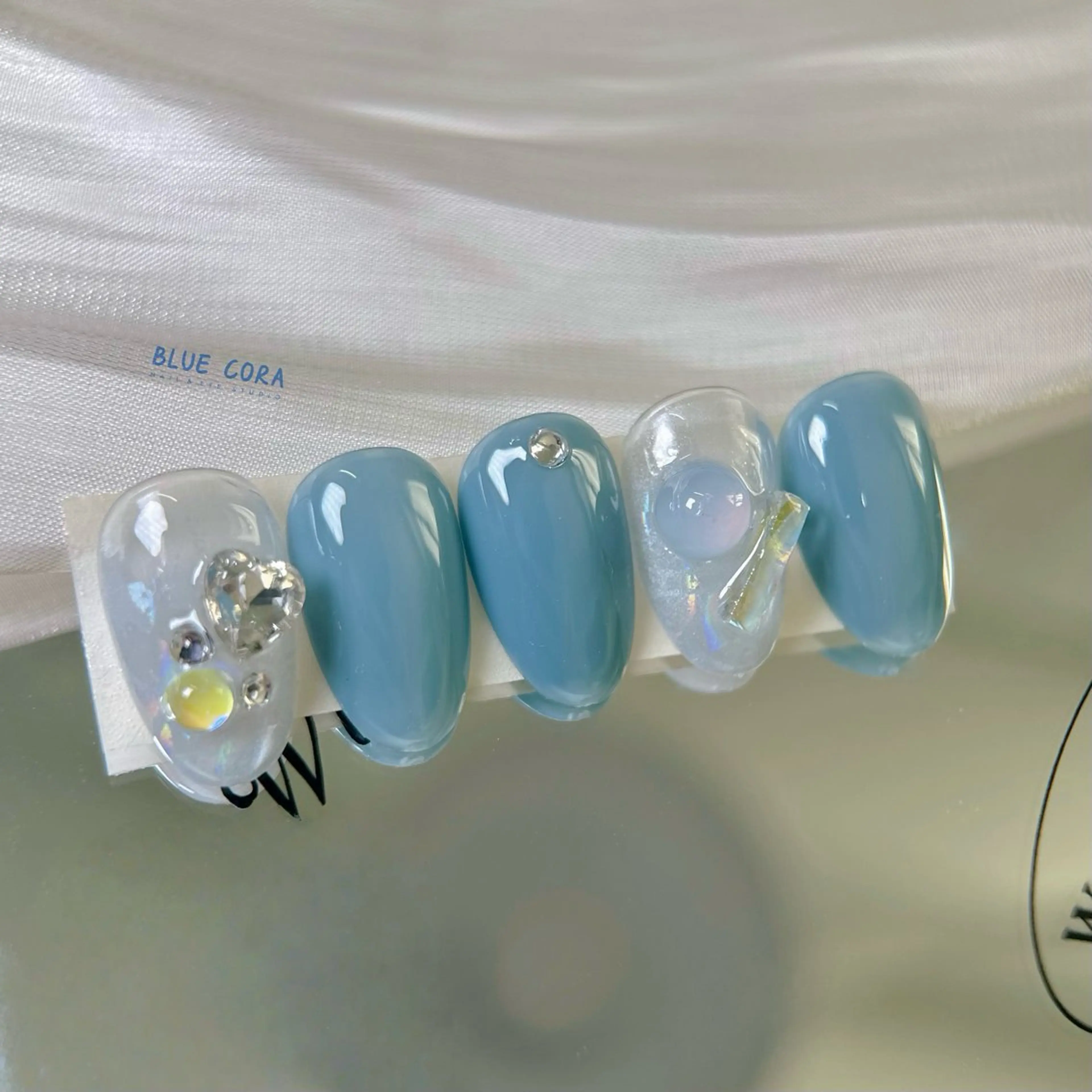 ネイル オーロラネイル クリアネイル マグネットネイル ハンドネイル ハンドケア BLUE CORA所属・BLUE CORAのネイルデザイン