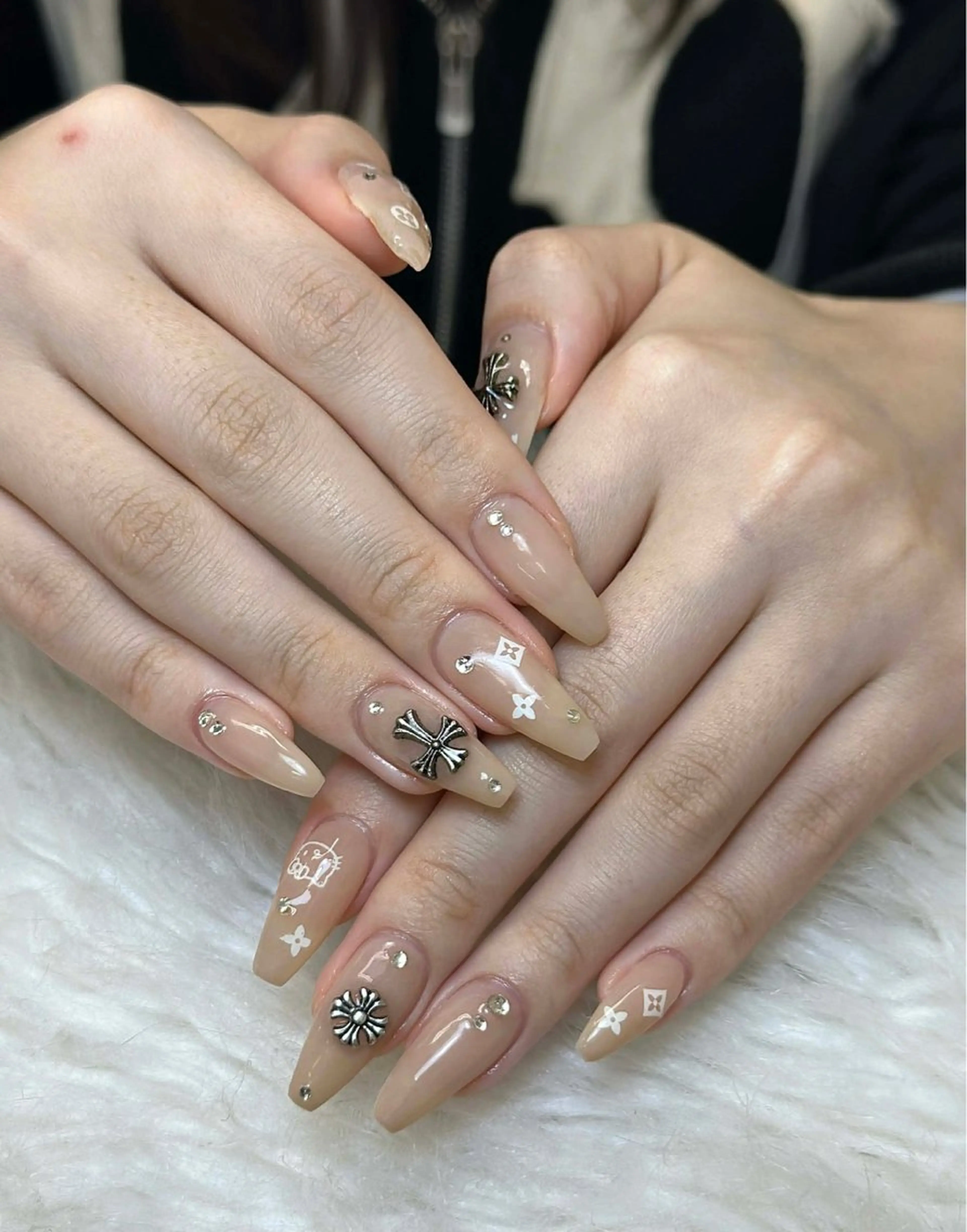 ネイル フレンチネイル ジェルネイル ガーリー 韓国ネイル ロングネイル ハンドネイル タオ チャンのネイルデザイン