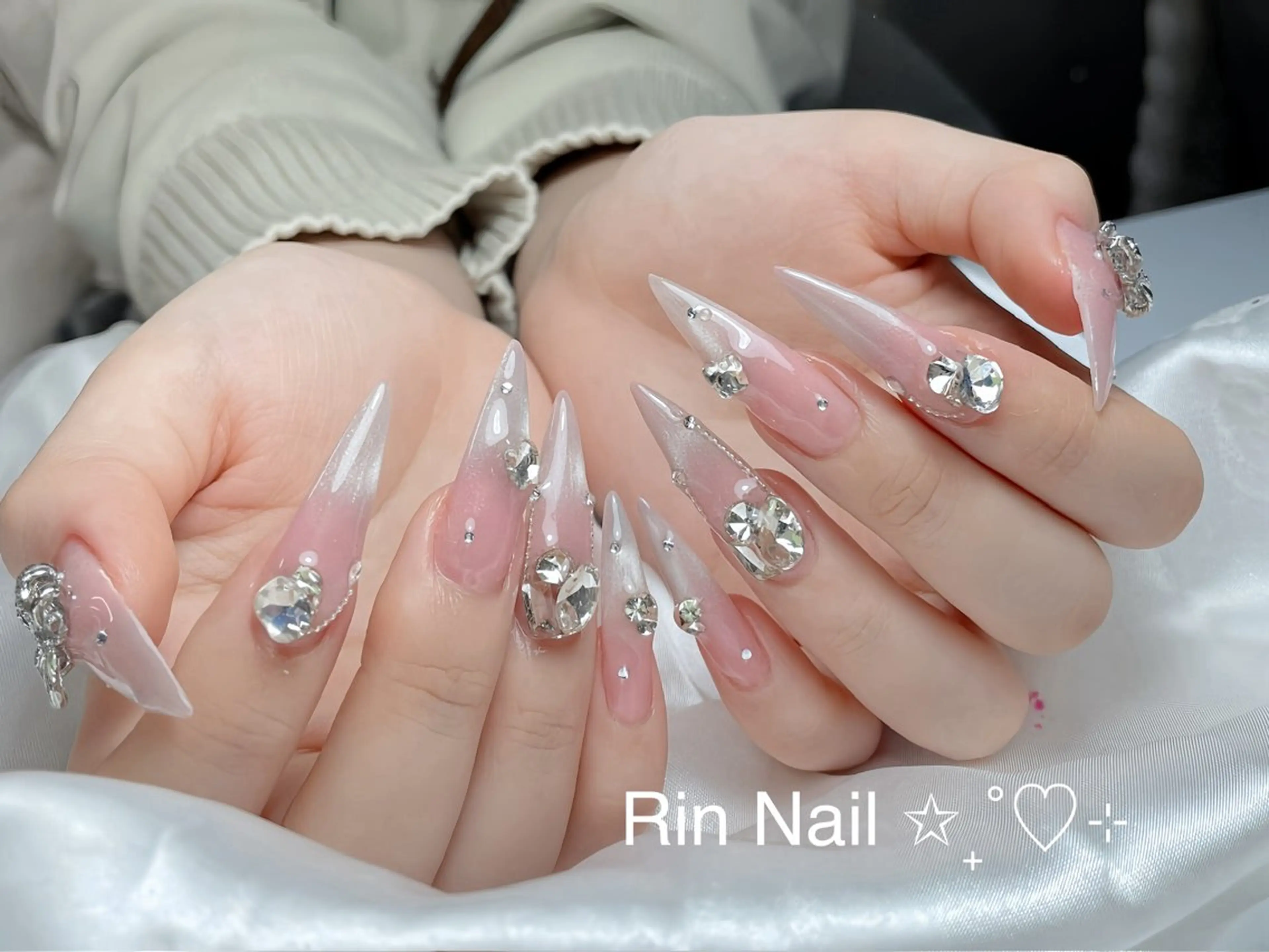 ネイル アートネイル 成人式 ロングネイル ニュアンスネイル スカルプネイル ハンドネイル Rin Nail 新大久保店のネイルデザイン