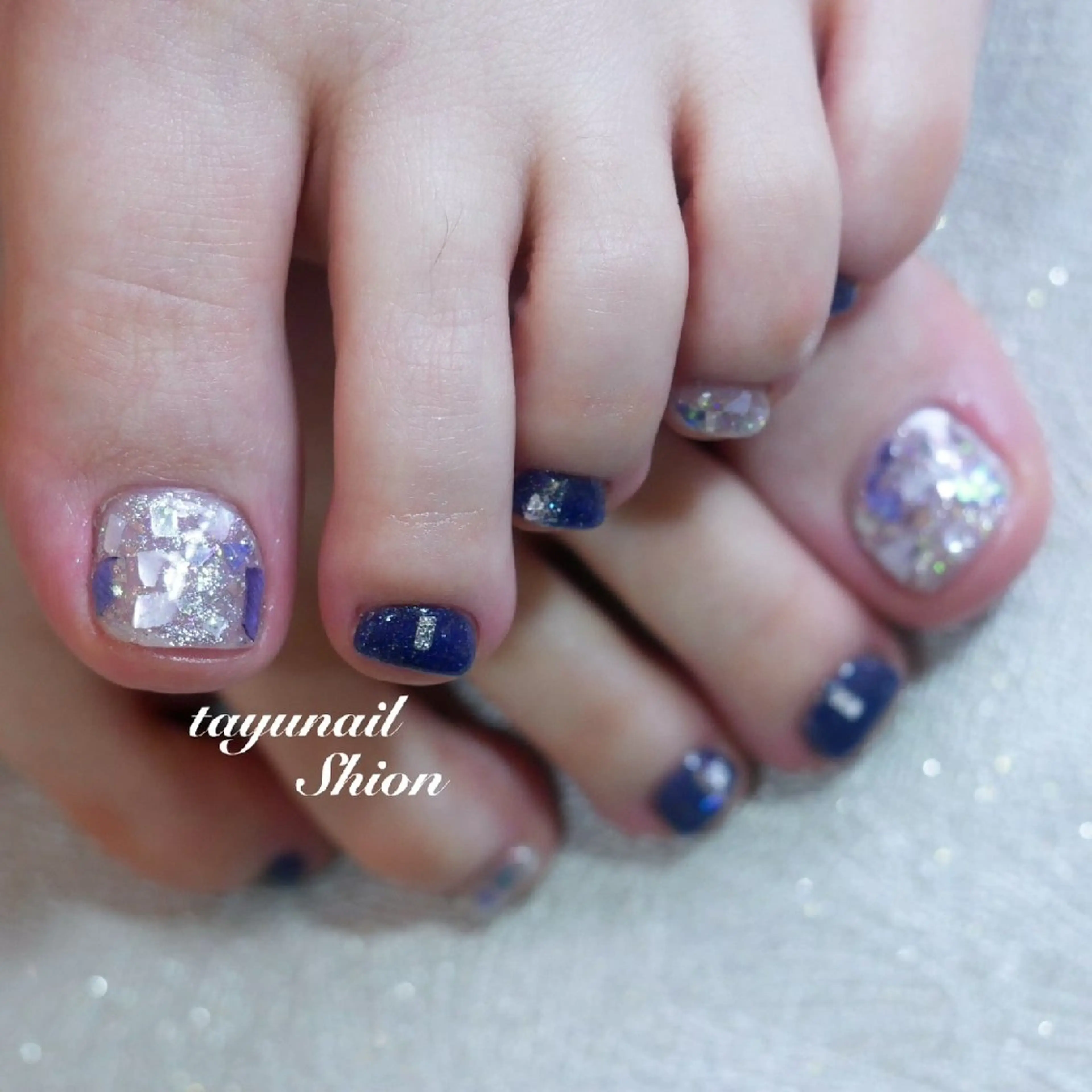 ネイル ブルー フットネイル ジェルネイル キラキラネイル ラメ(グリッター) ネイルサロン・ネイルスクール　たゆnail所属・ネイルサロン 【たゆnail】のネイルデザイン