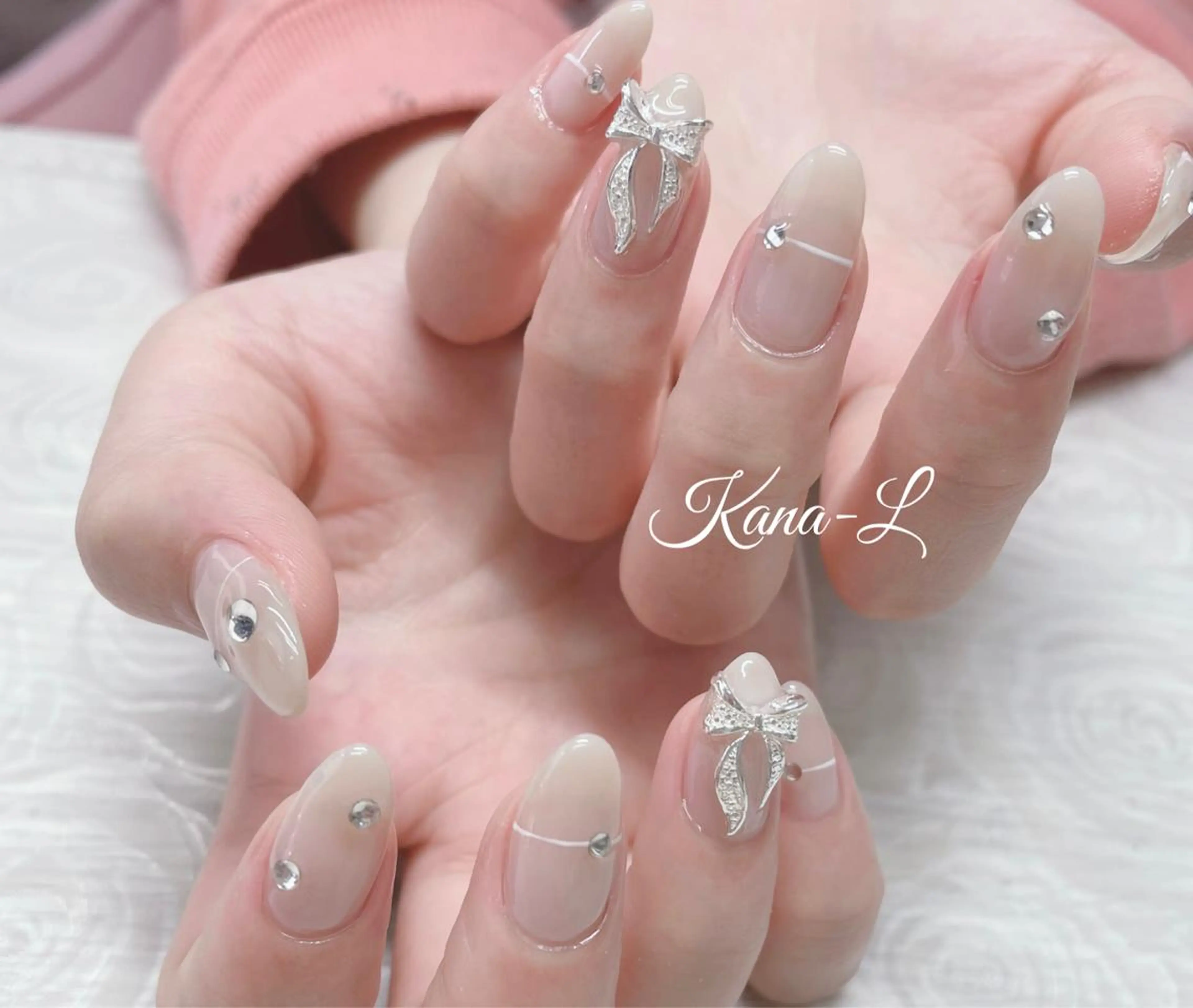 カラー ネイル キラキラネイル オフィスネイル リボン 芦辺 香奈のネイルデザイン