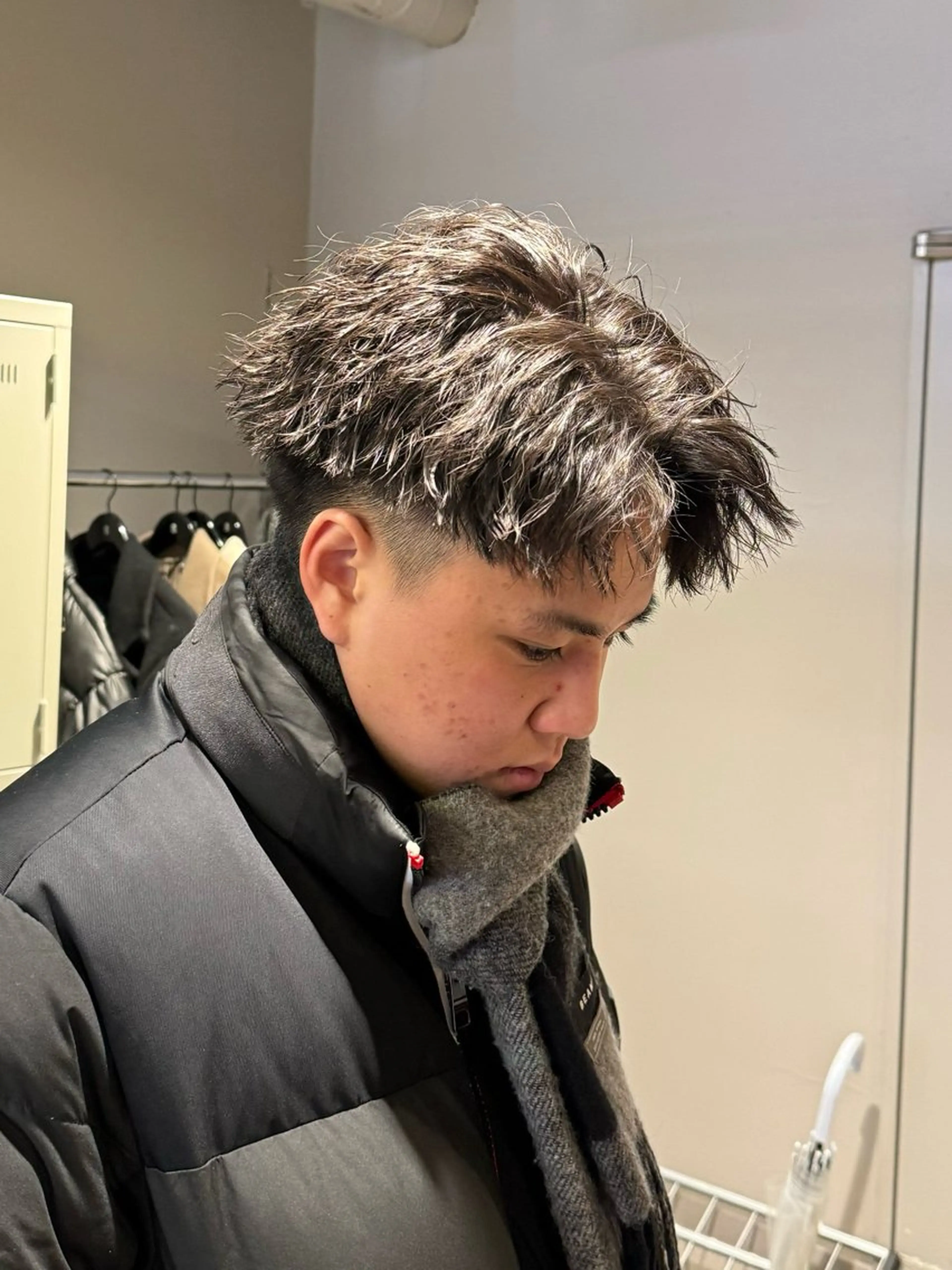 ミディアム パーマ ヘアアレンジ メンズ ミディアムパーマ メンズパーマ カット パーマ トリートメント ヘッドスパ ヘアセット 顔まわりカット の達人のヘアスタイル