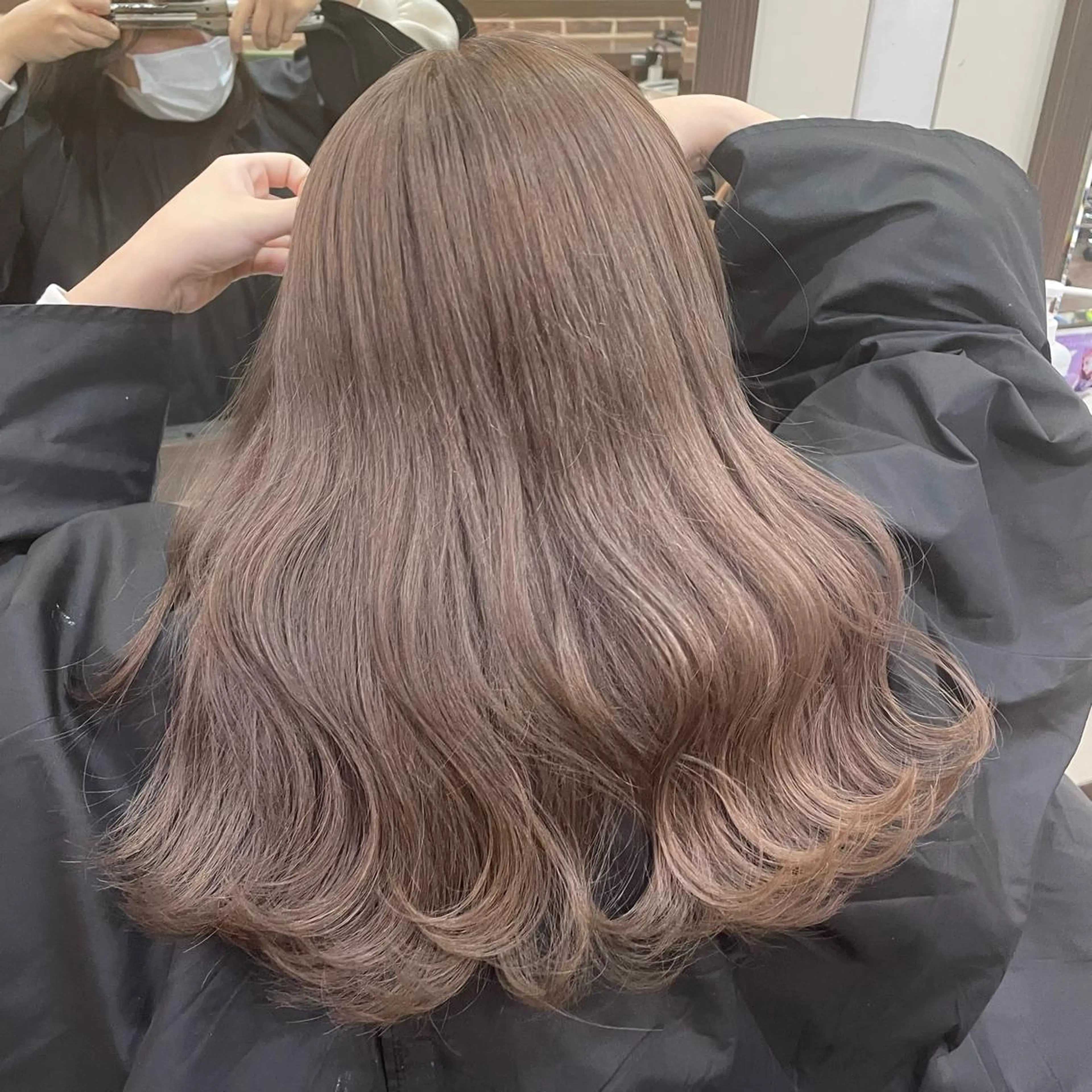 ロング aya/小顔レイヤー /柔らかカラーのヘアスタイル