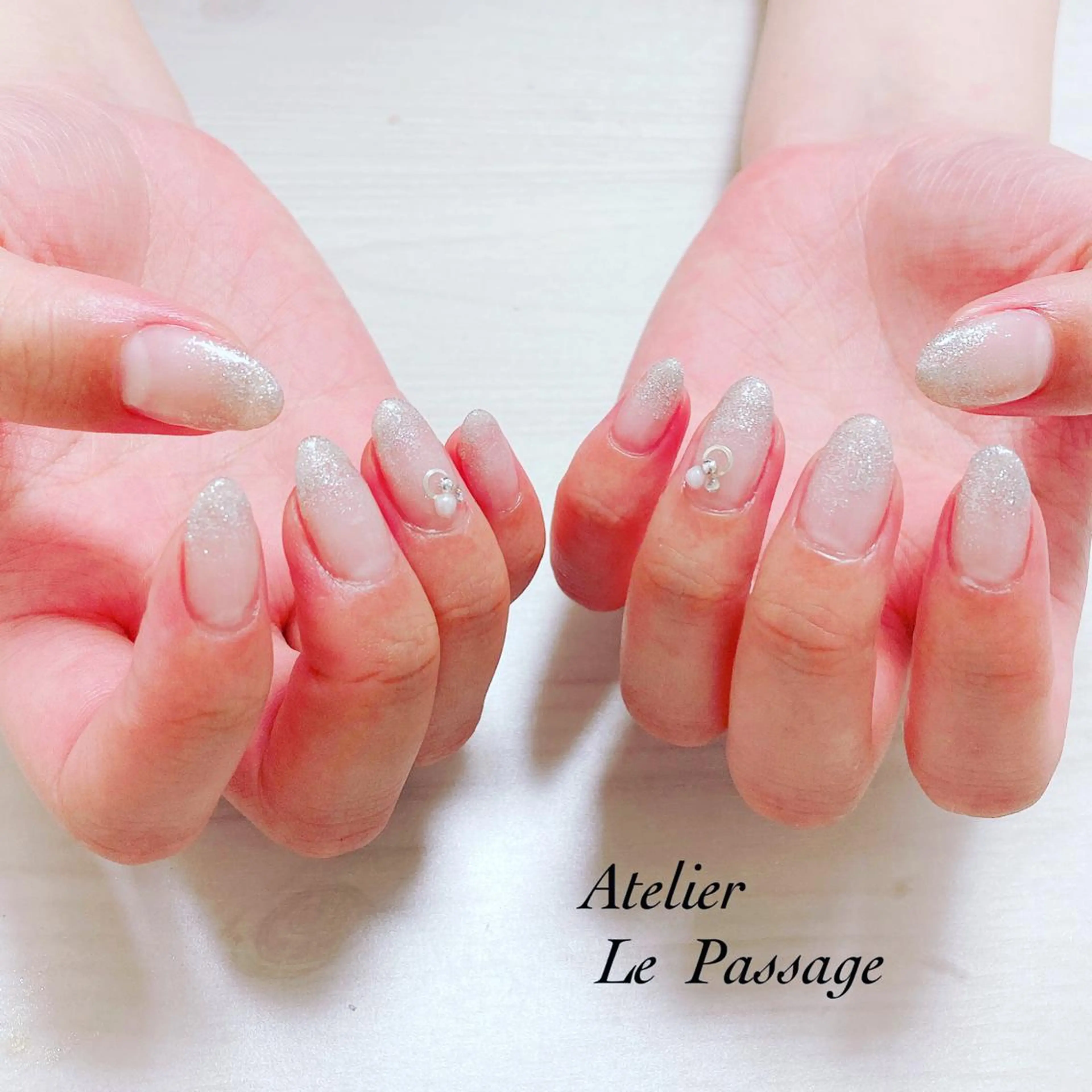 ネイル ジェルネイル ラメ(グリッター) ラメグラデーション ニュアンスネイル オフィスネイル Atelier Le Passage所属・h nakatsukaのネイルデザイン